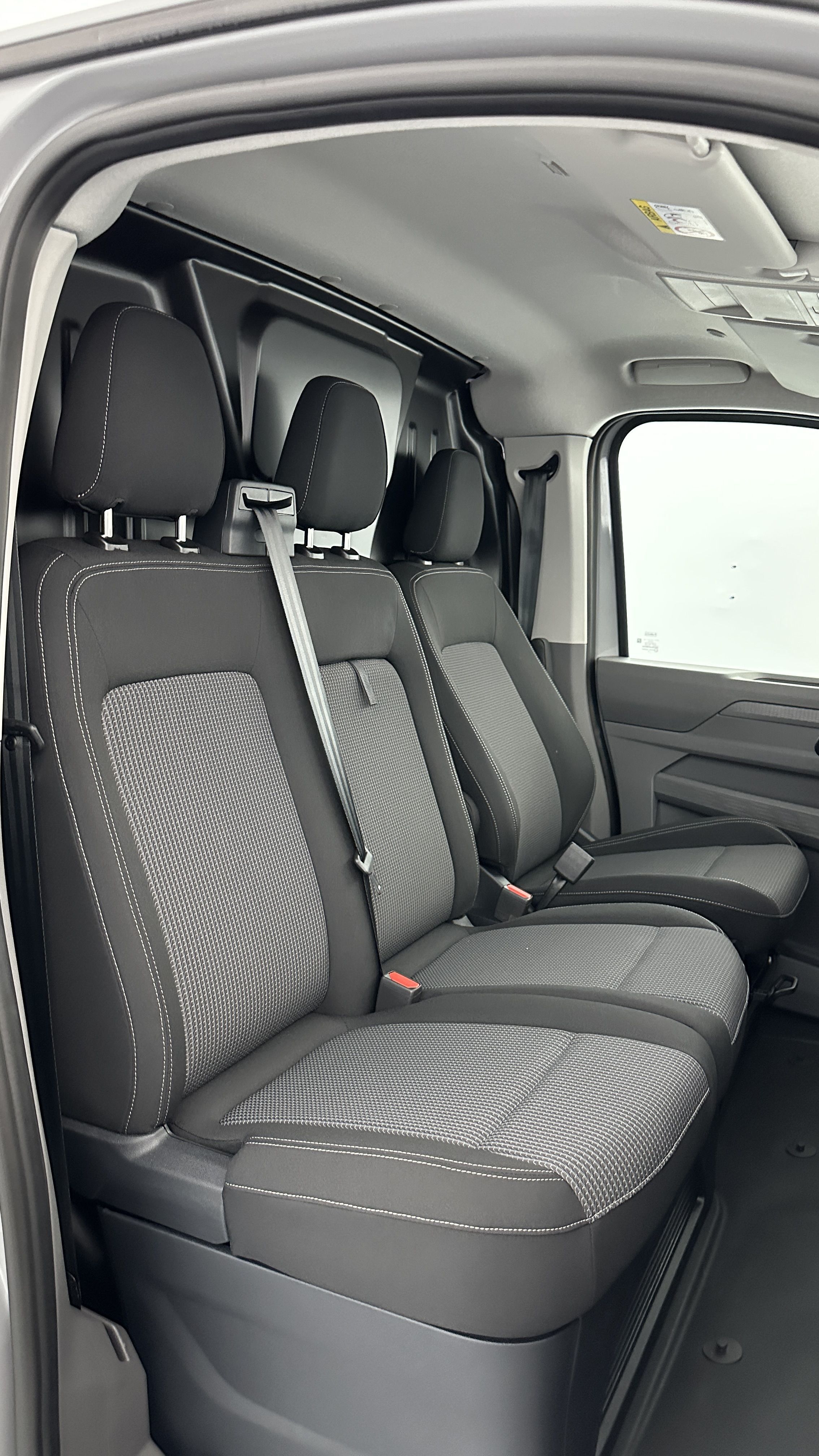 Volkswagen Transporter - Image 13