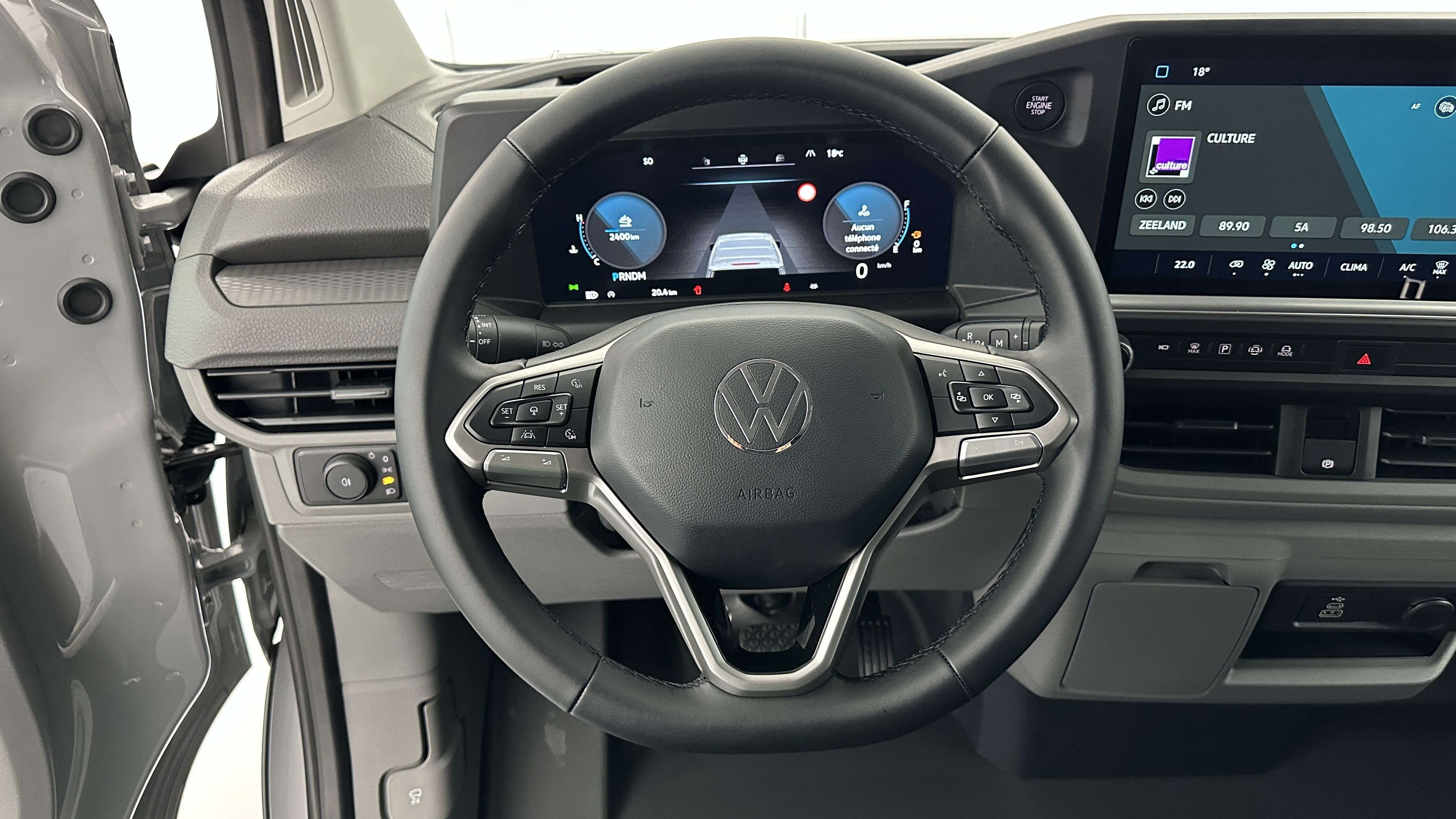 Volkswagen Transporter - Image 11