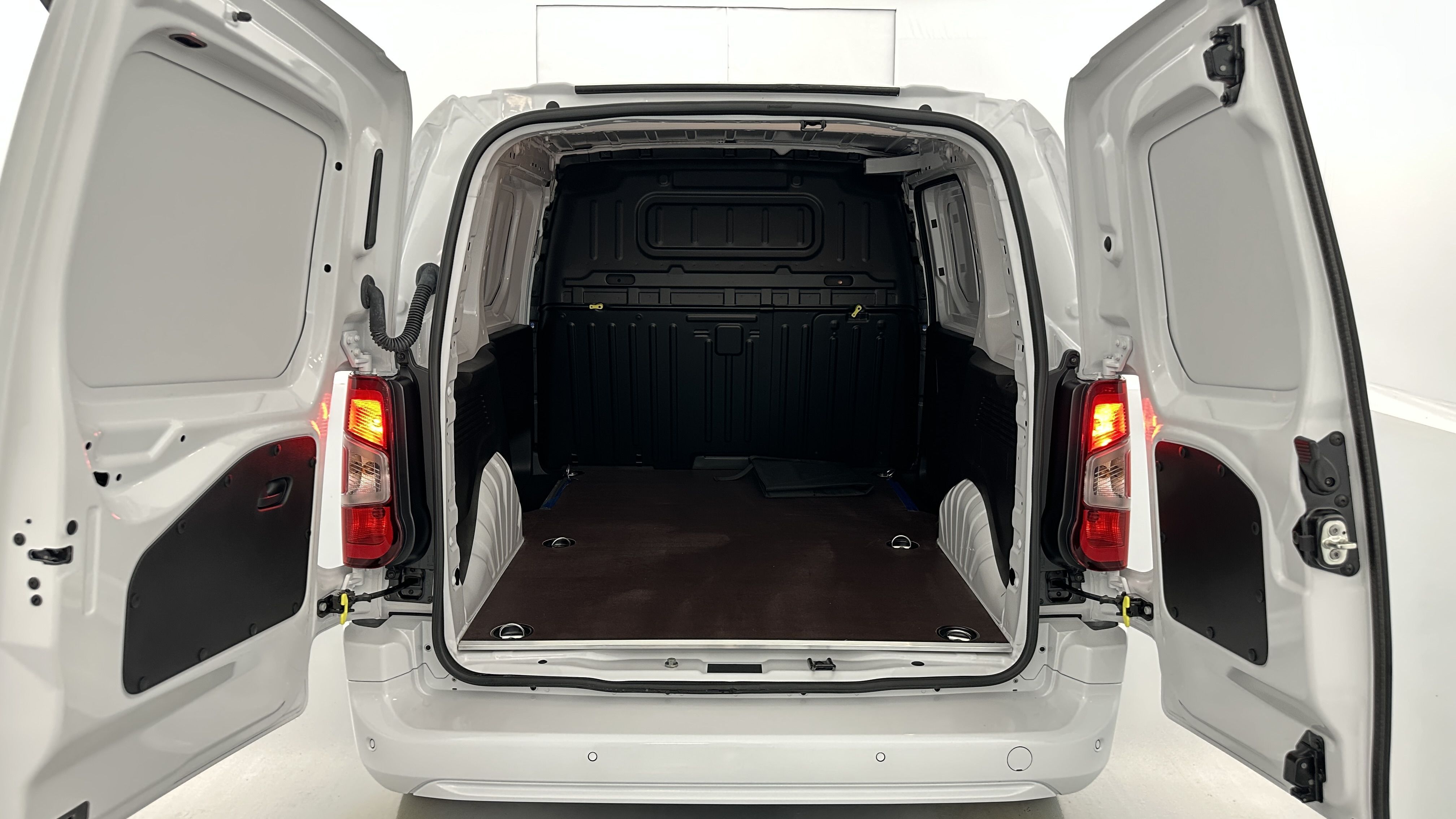 Opel COMBO CARGO - Image 9