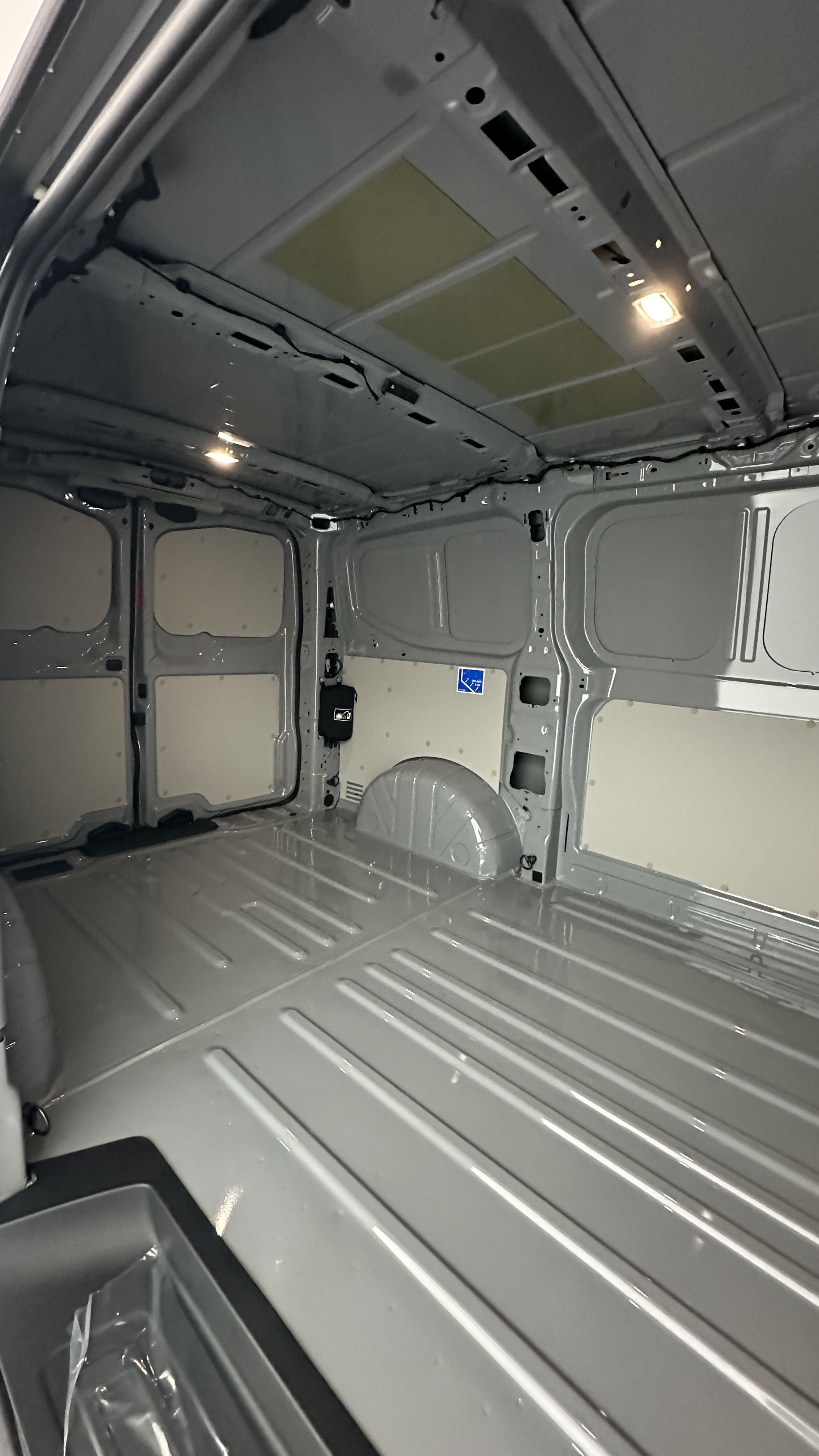 Volkswagen Transporter - Image 8