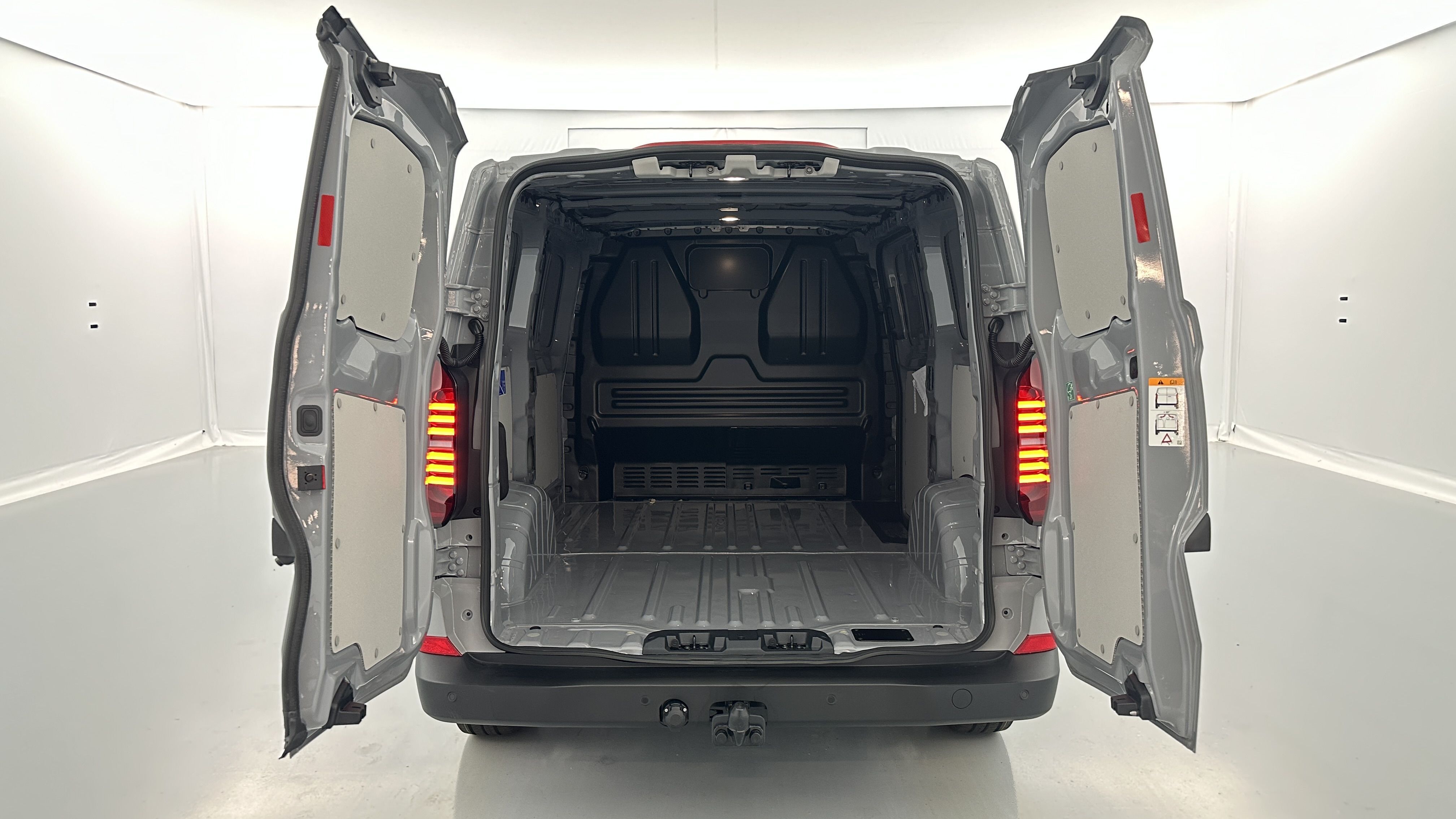 Volkswagen Transporter - Image 9