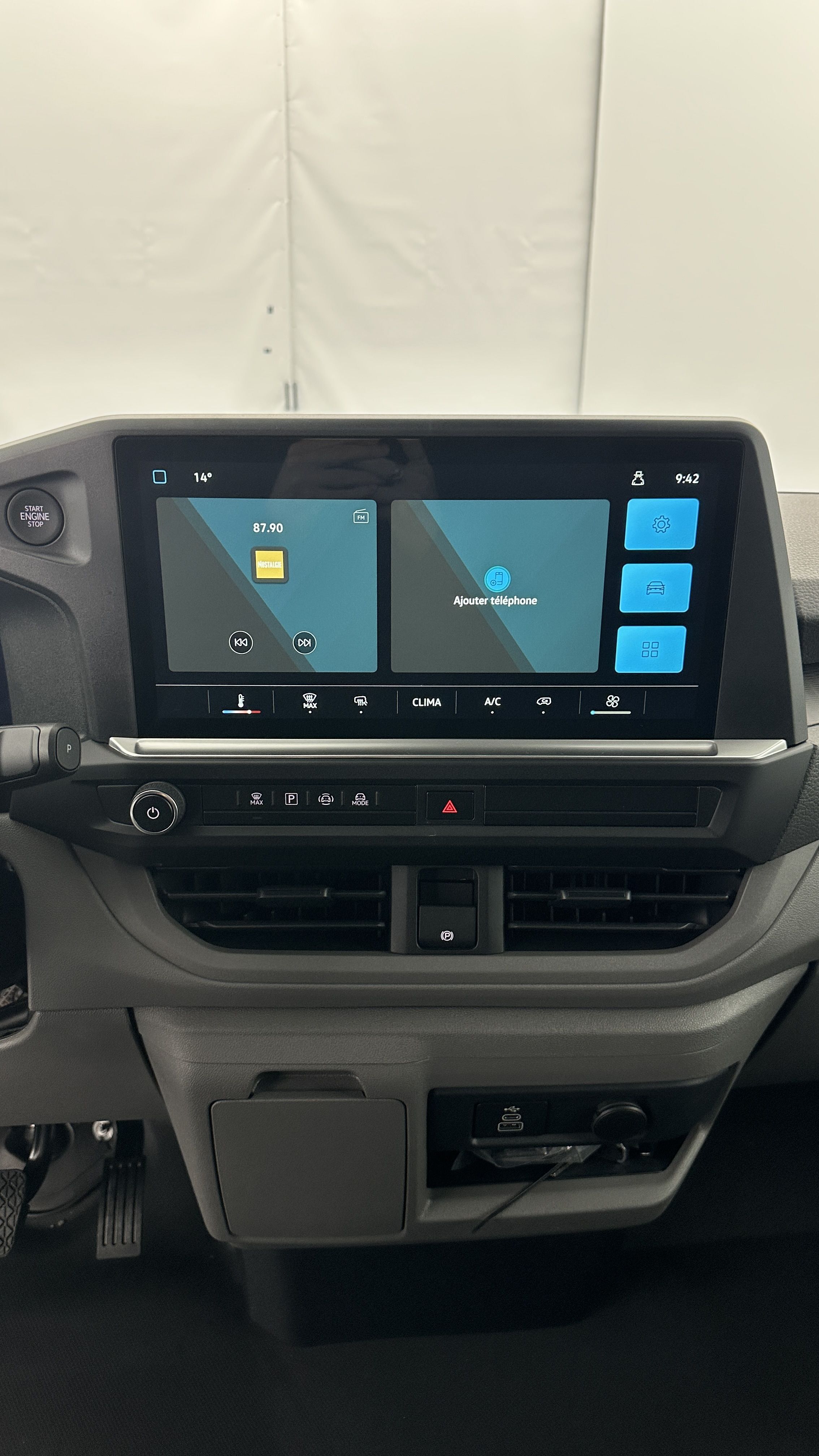 Volkswagen Transporter - Image 12