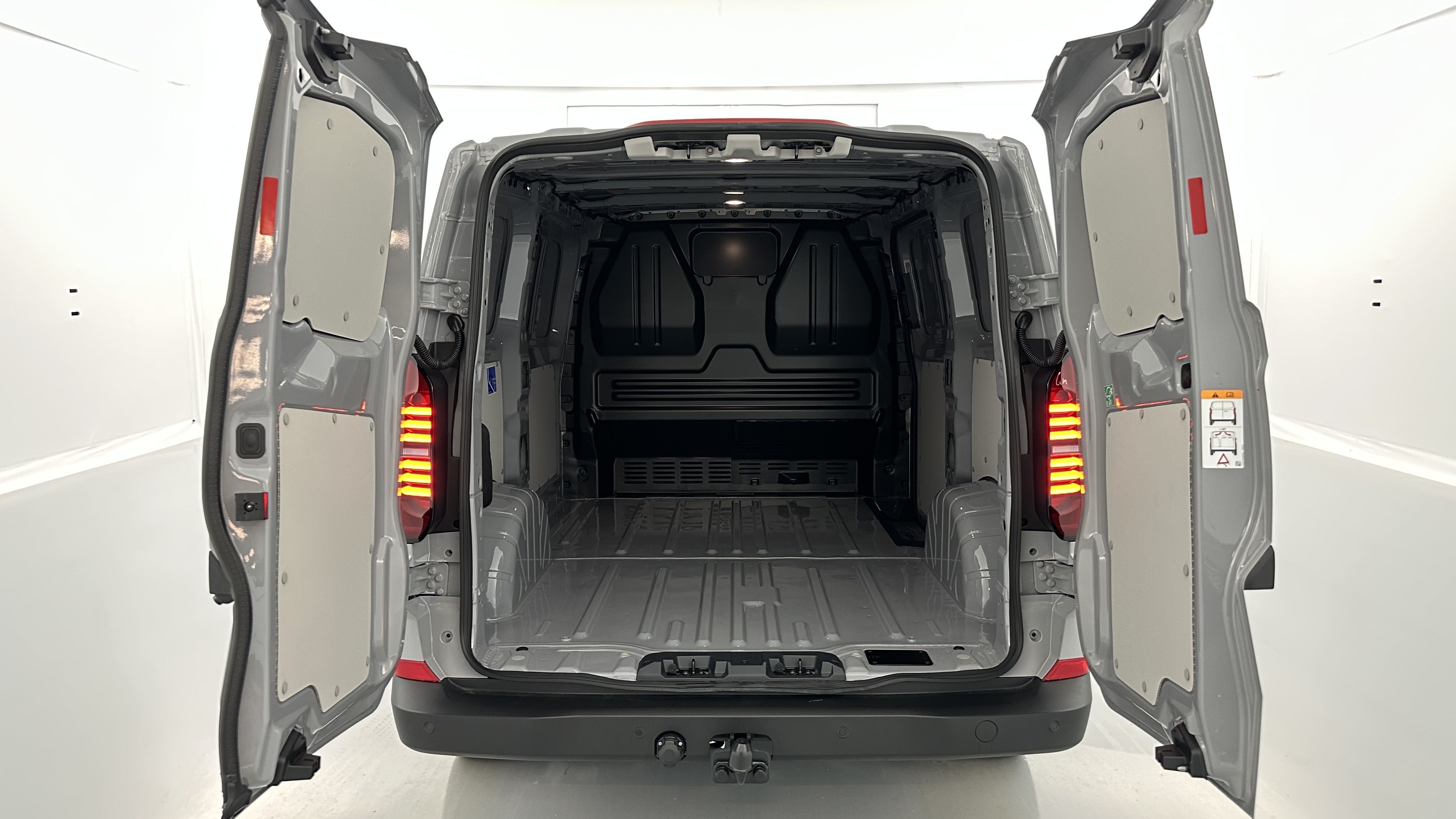 Volkswagen Transporter - Image 9