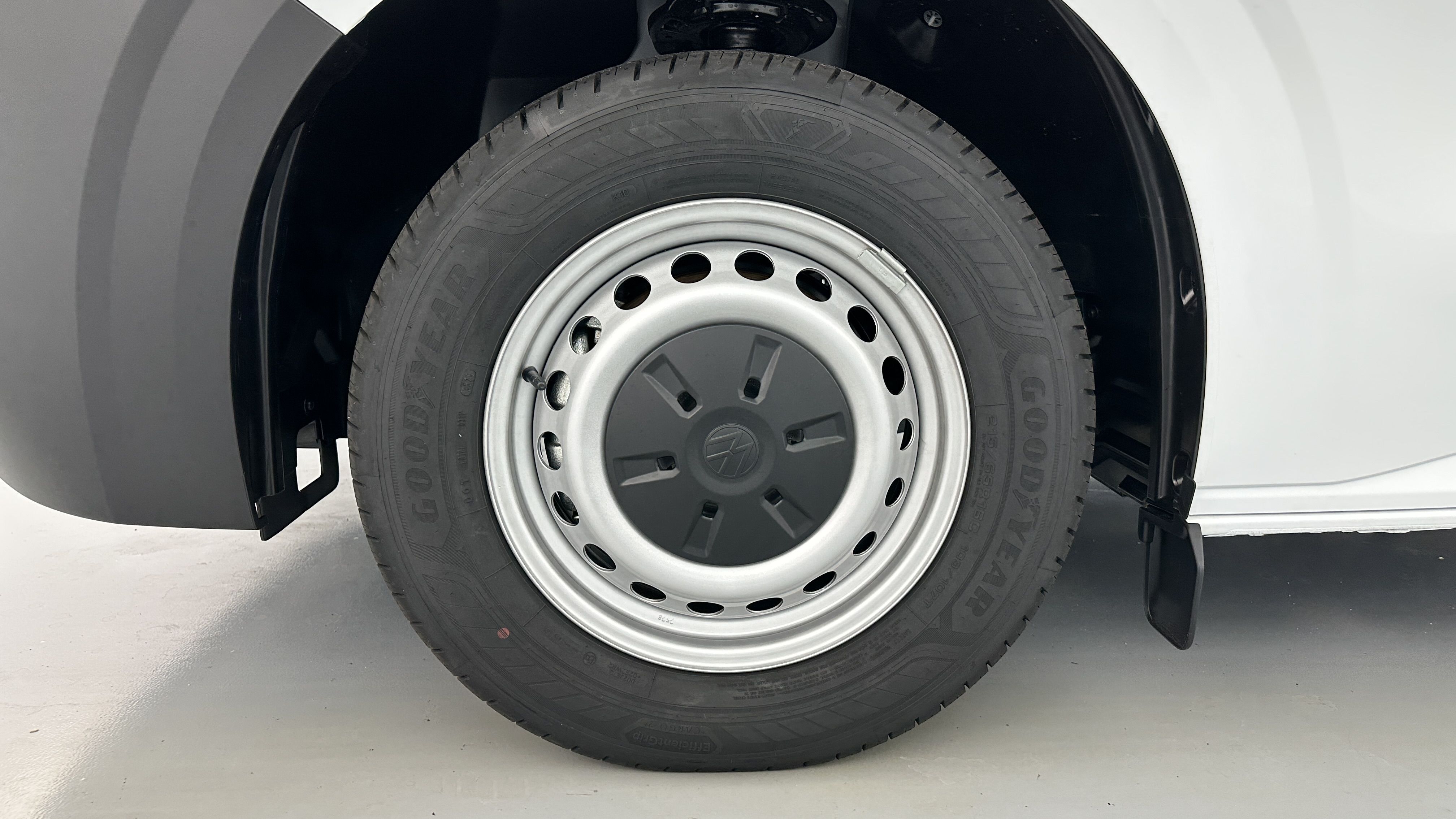 Volkswagen Transporter - Image 10