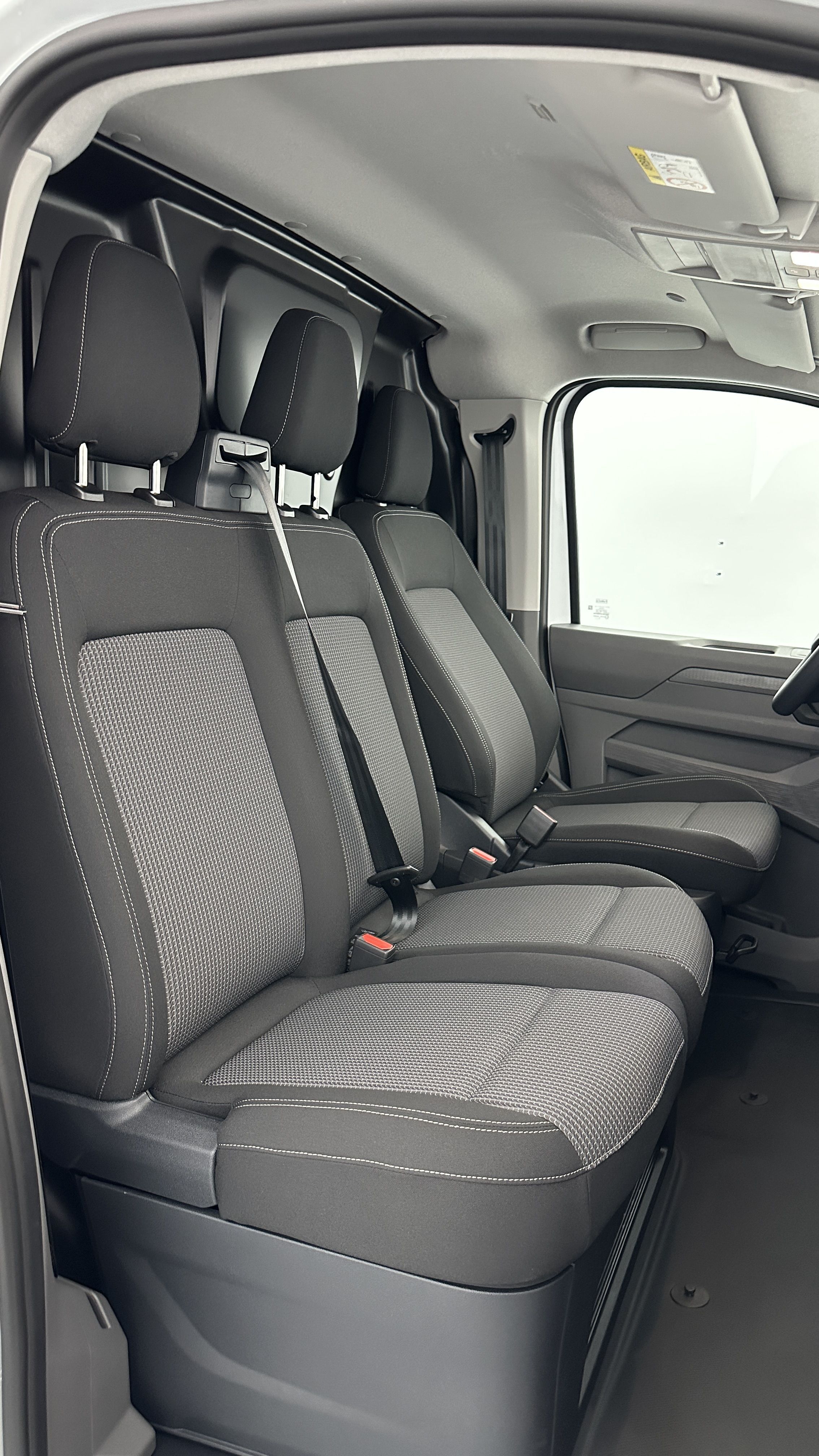 Volkswagen Transporter - Image 13