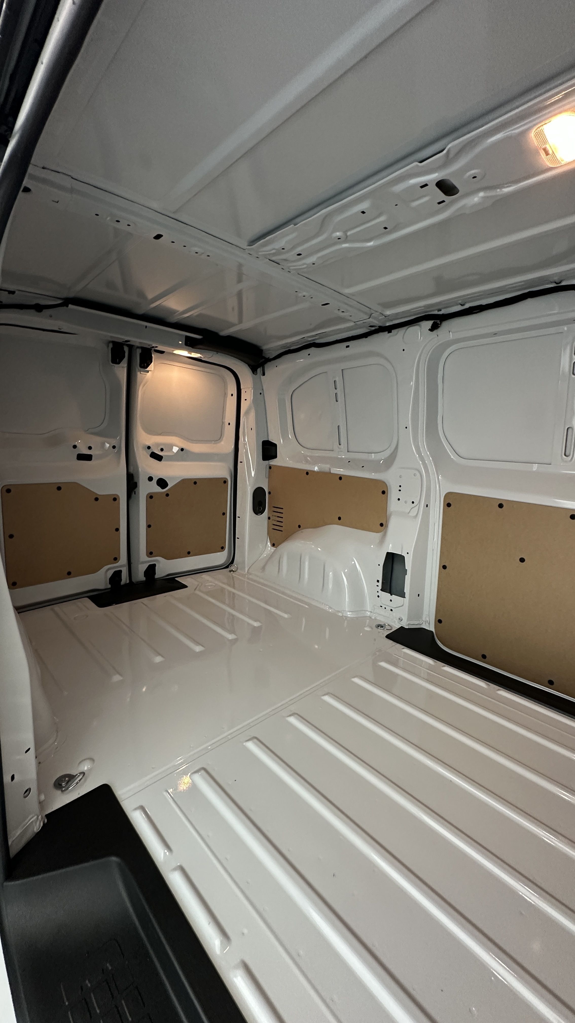 Peugeot E-EXPERT COMBI - Image 8