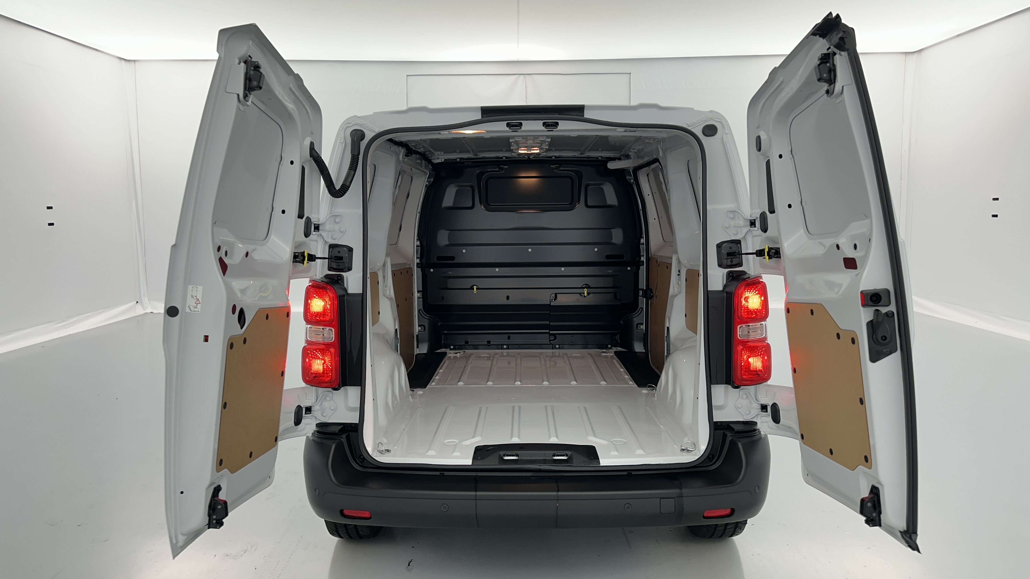 Peugeot E-EXPERT COMBI - Image 9