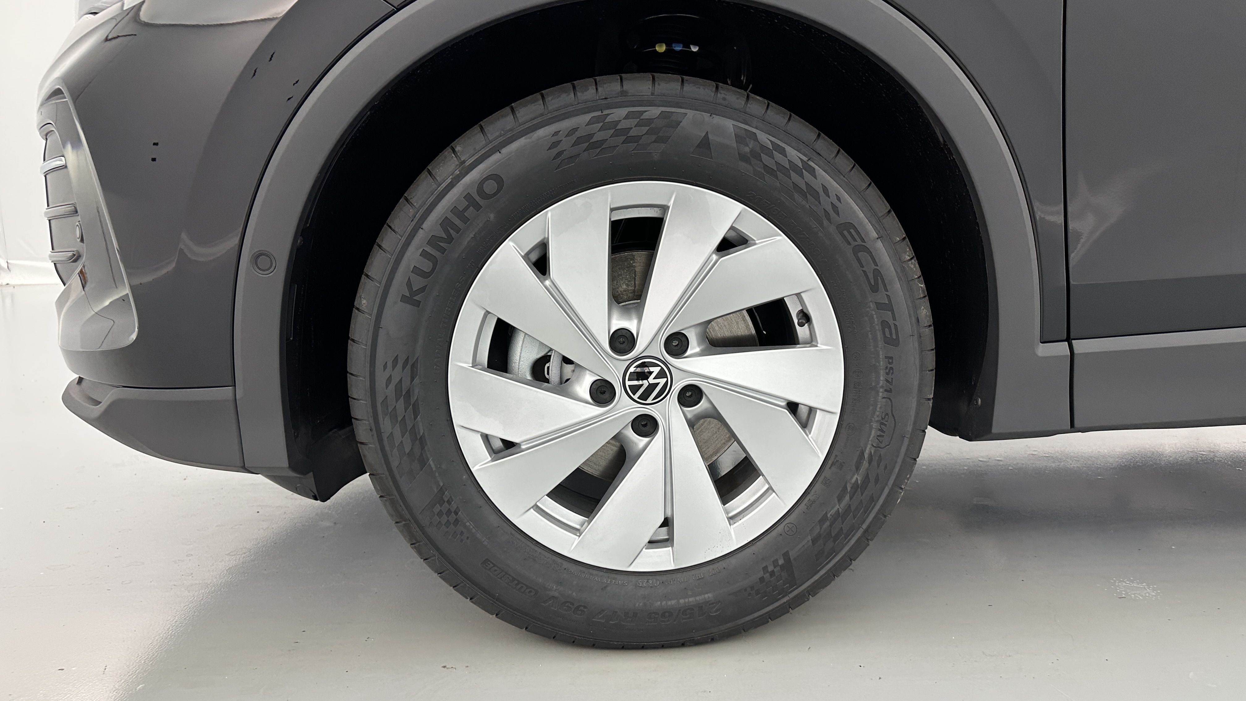 Volkswagen Tiguan - Image 12