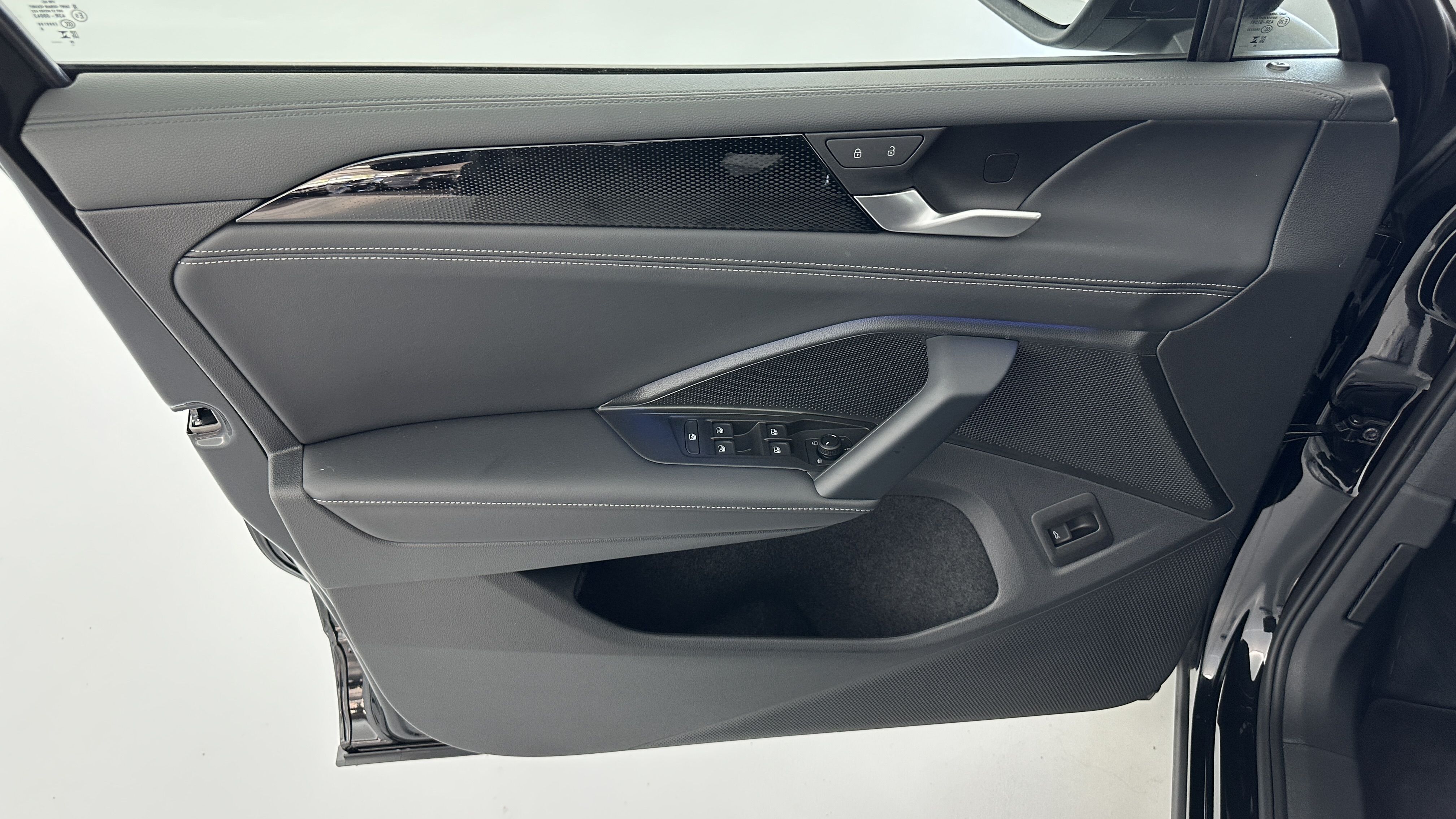 Volkswagen Tiguan - Image 13