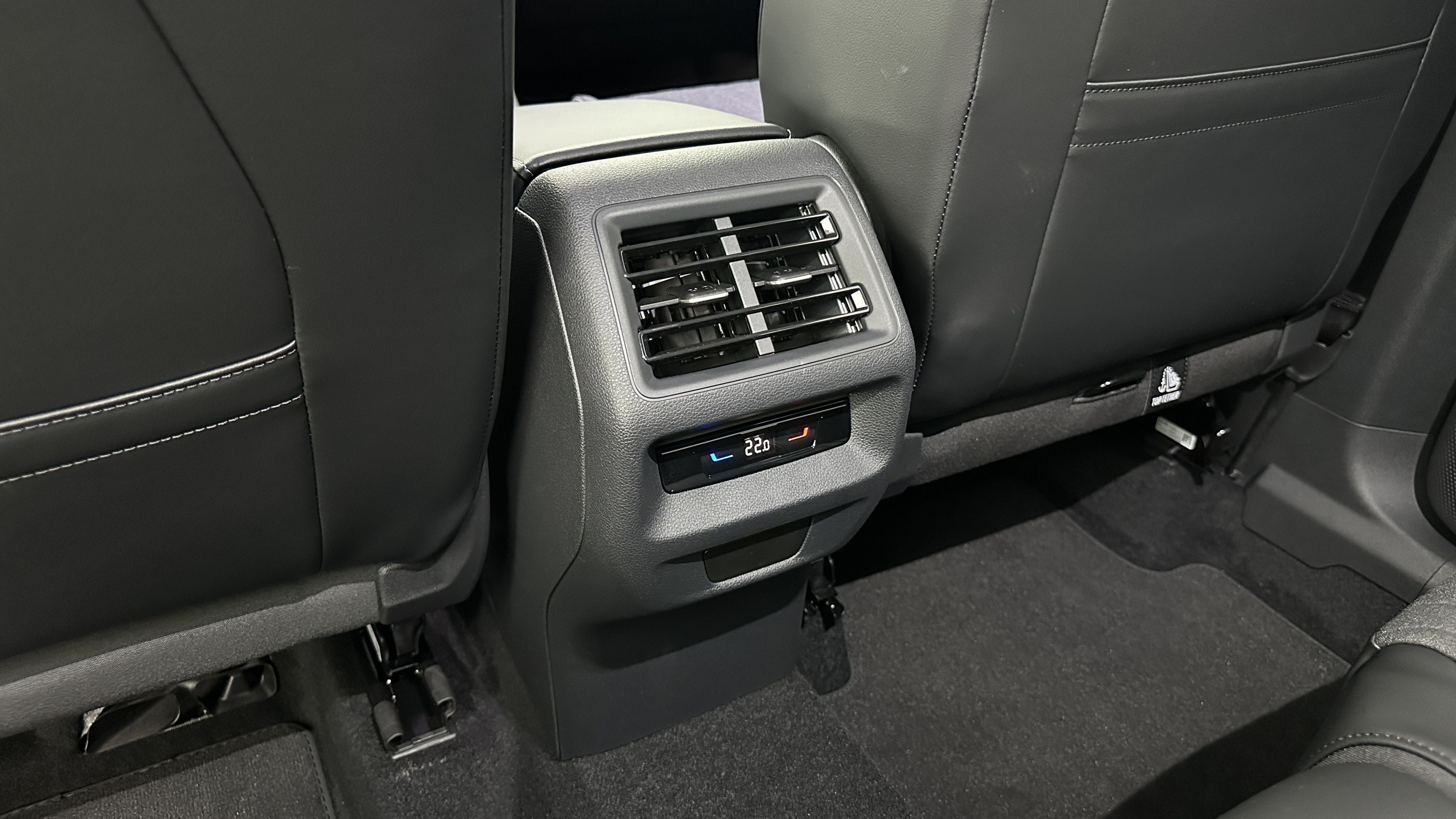 Volkswagen Tiguan - Image 24