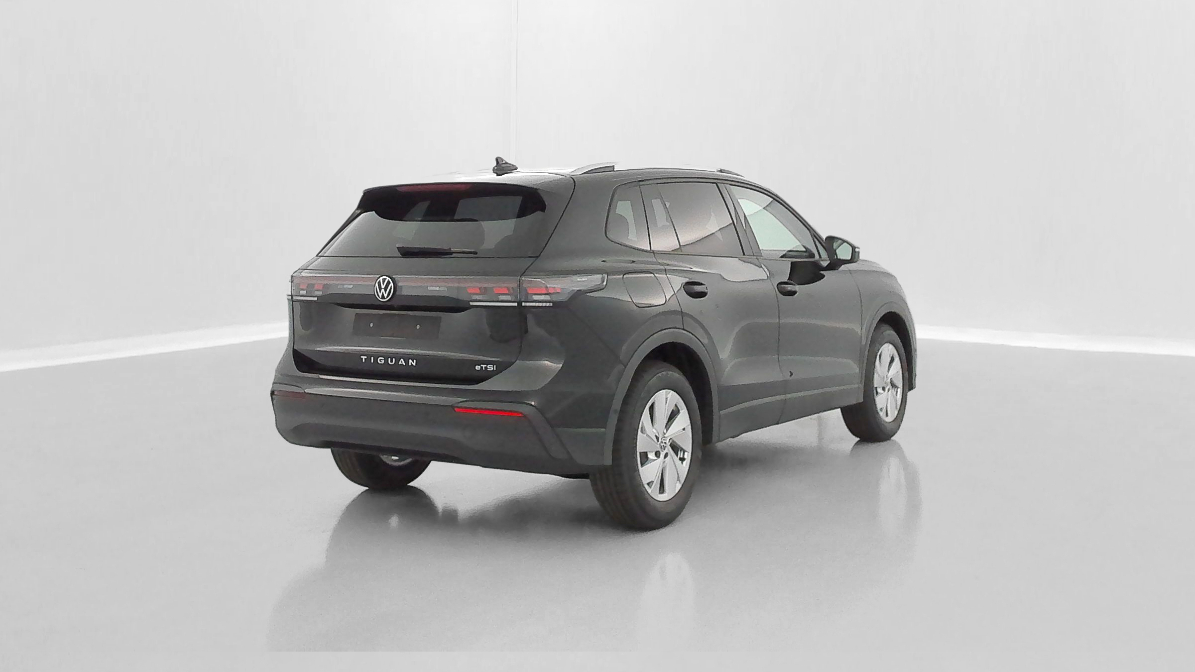 Volkswagen Tiguan - Image 29
