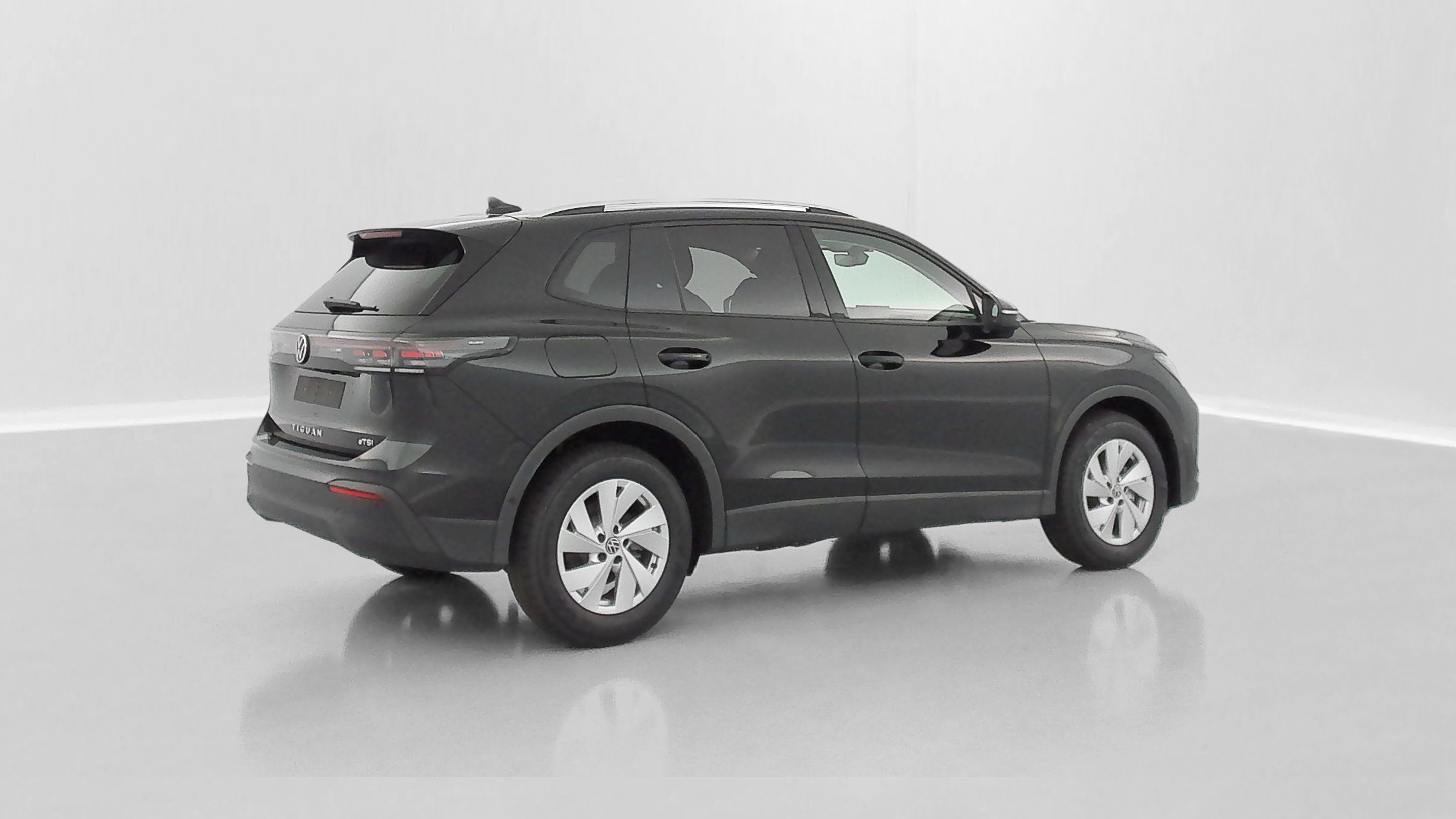 Volkswagen Tiguan - Image 33