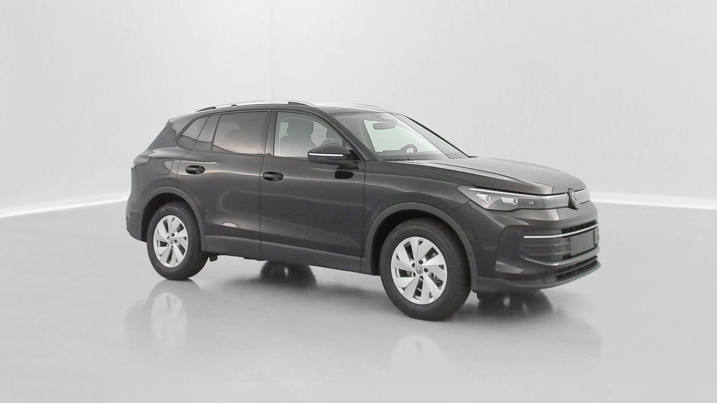 Volkswagen Tiguan - Image 34