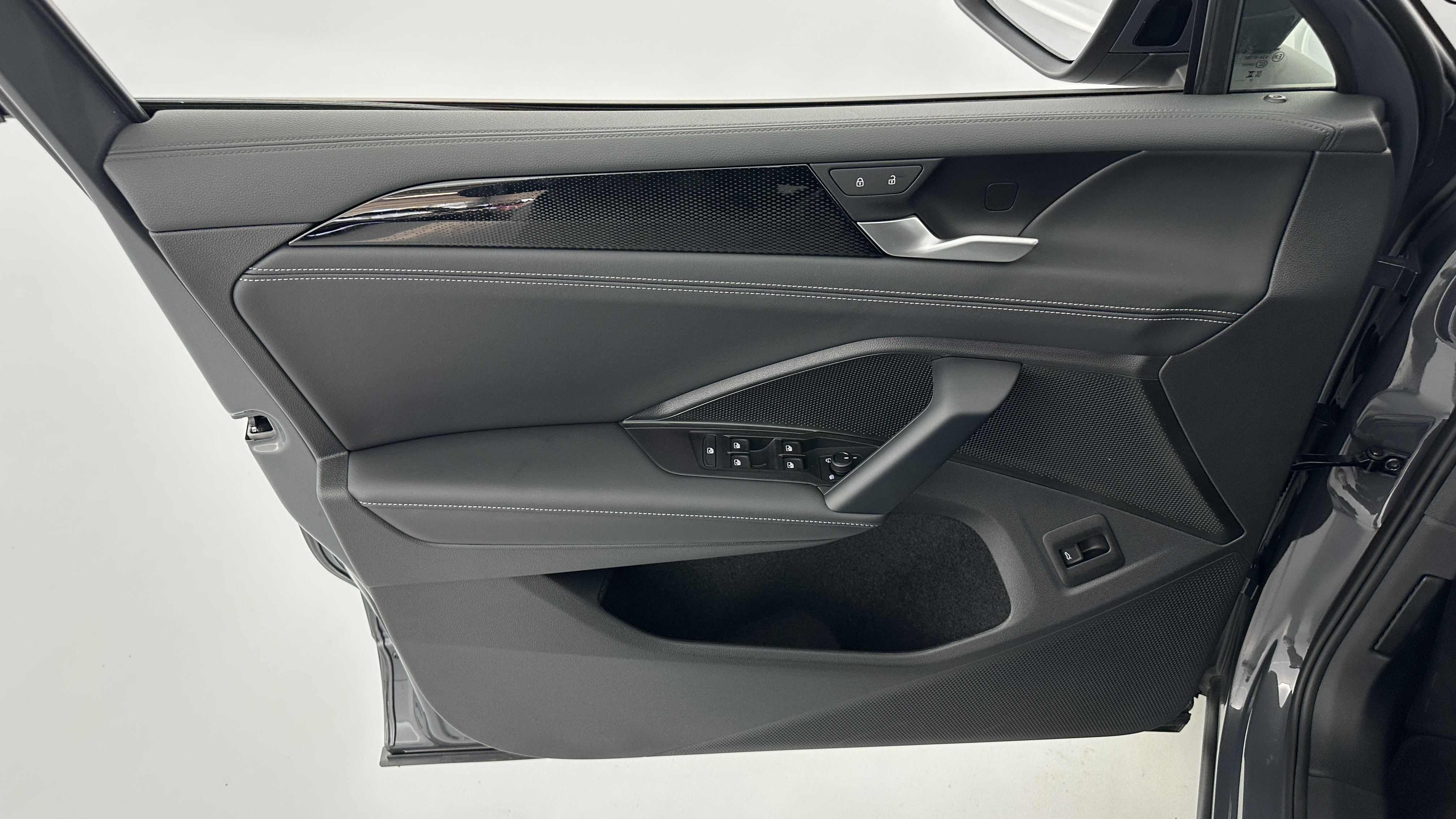 Volkswagen Tiguan - Image 13