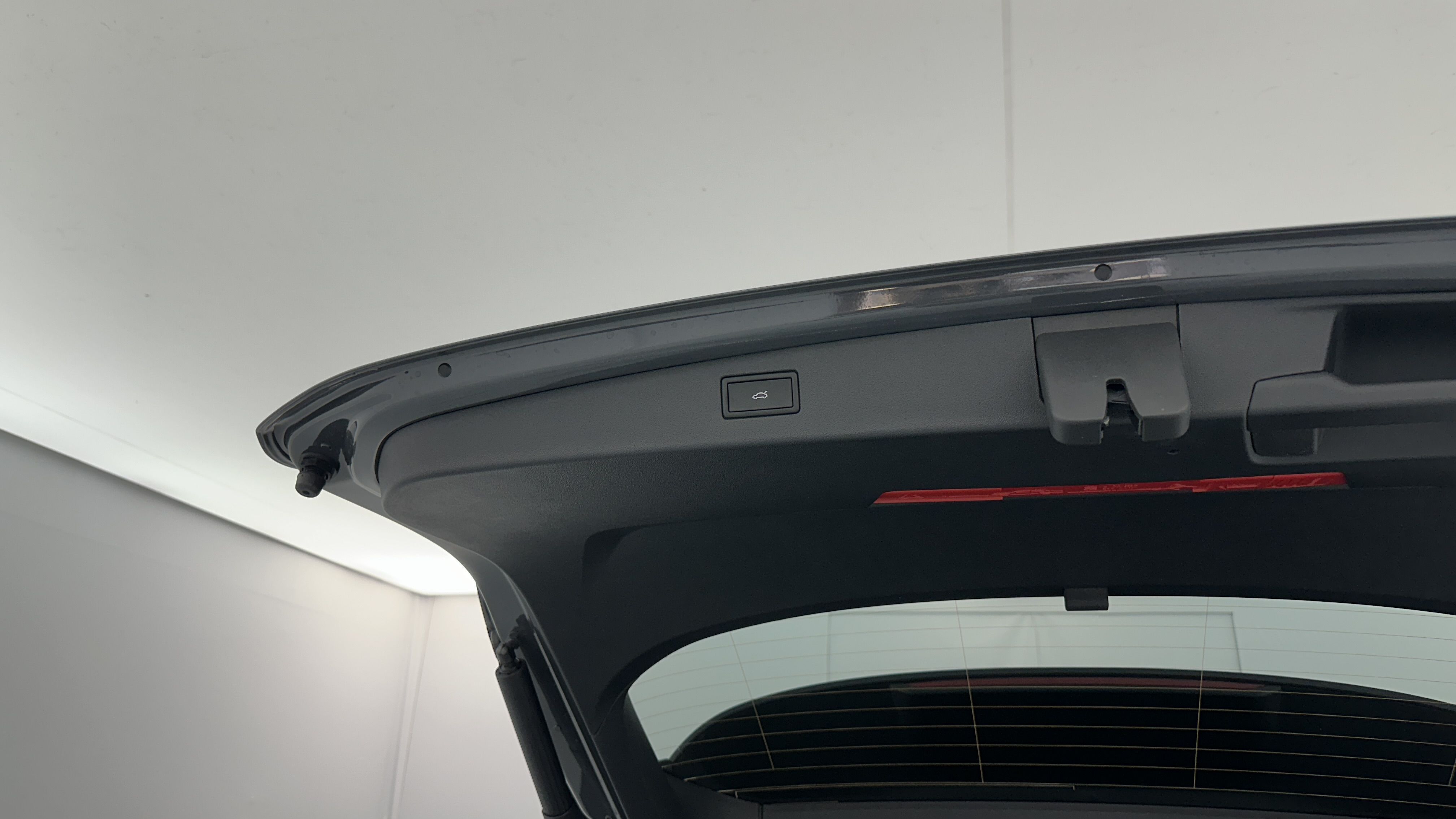 Volkswagen Tiguan - Image 25