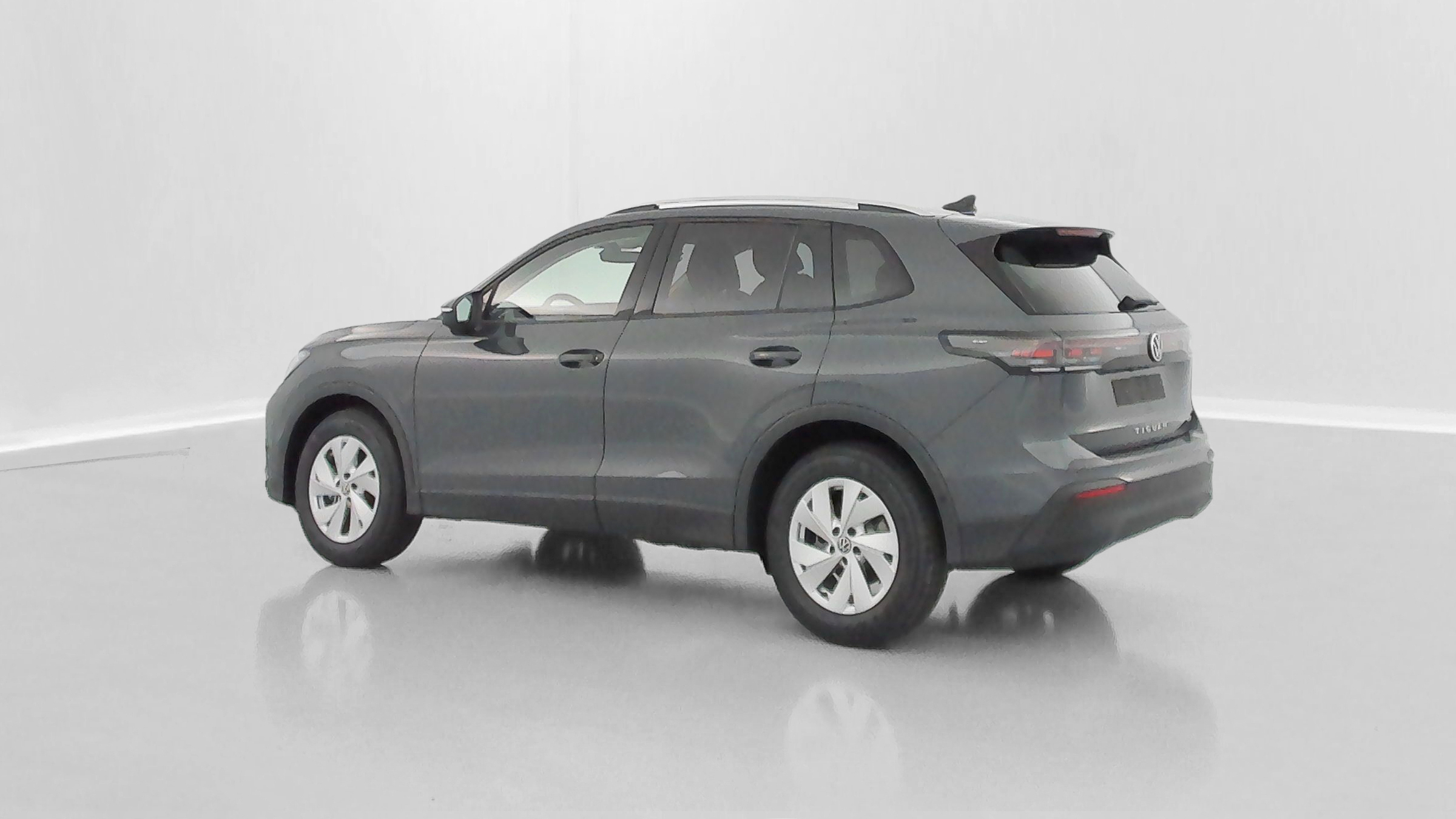 Volkswagen Tiguan - Image 32