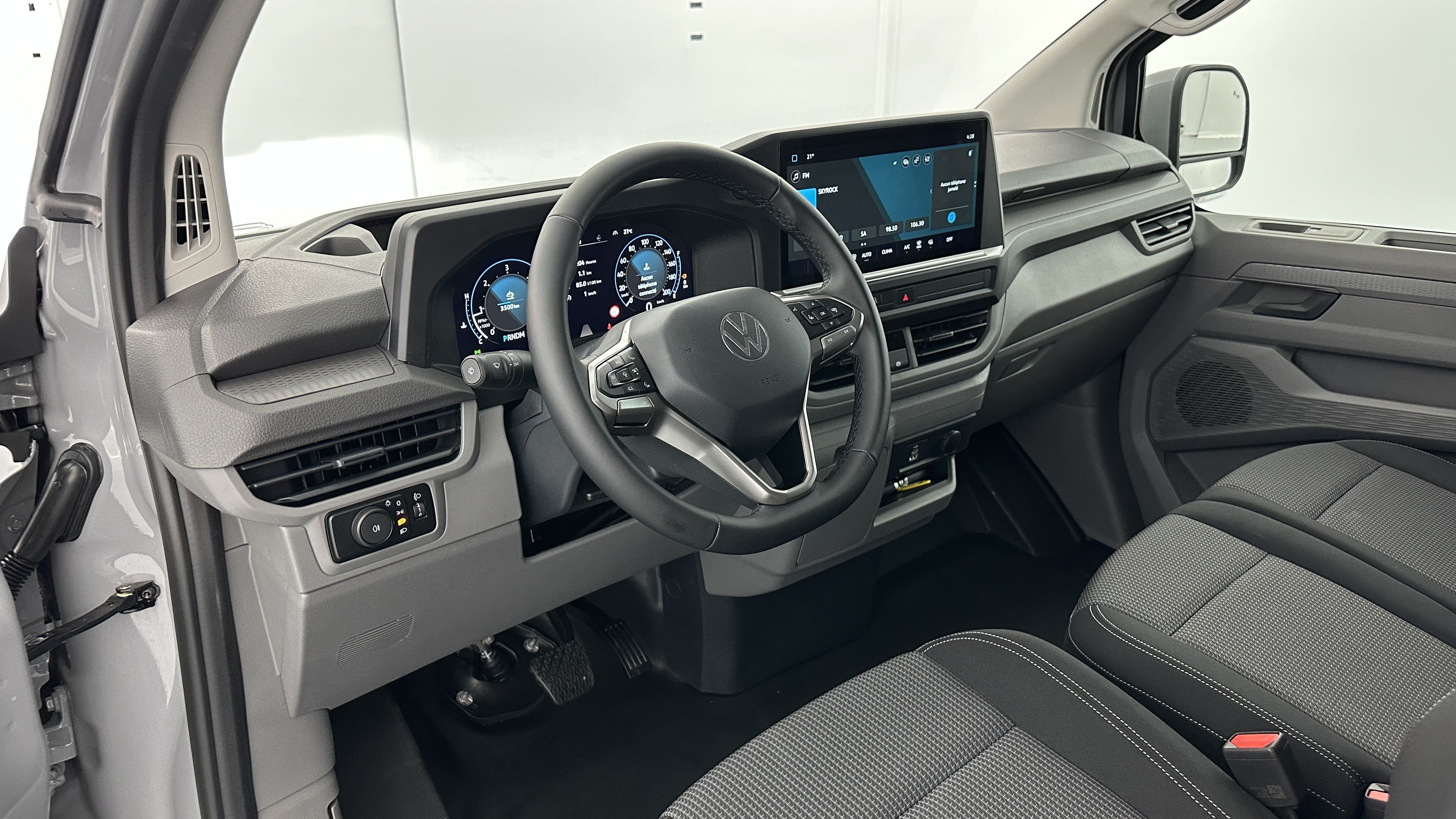 Volkswagen Transporter - Image 6