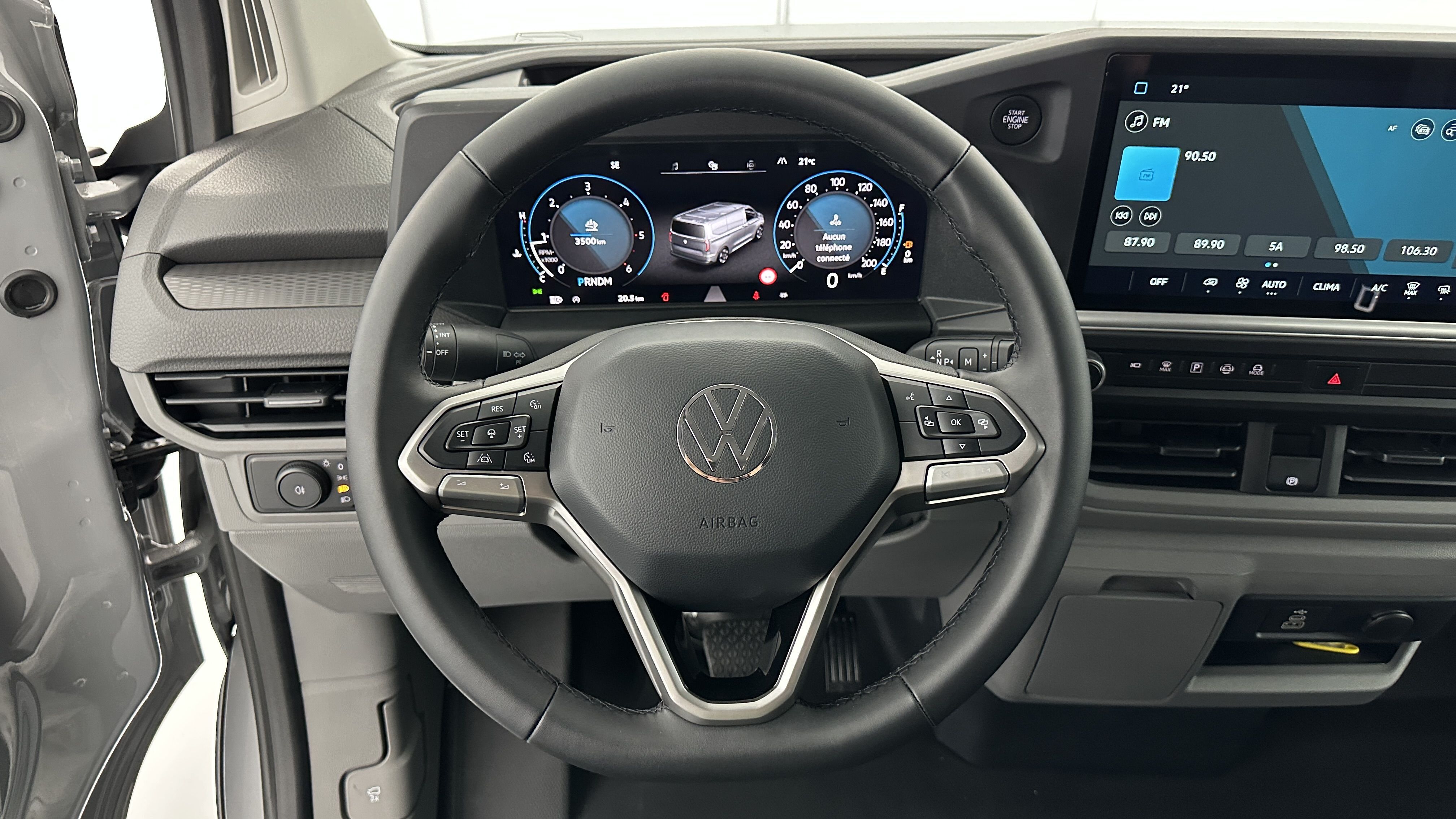 Volkswagen Transporter - Image 11