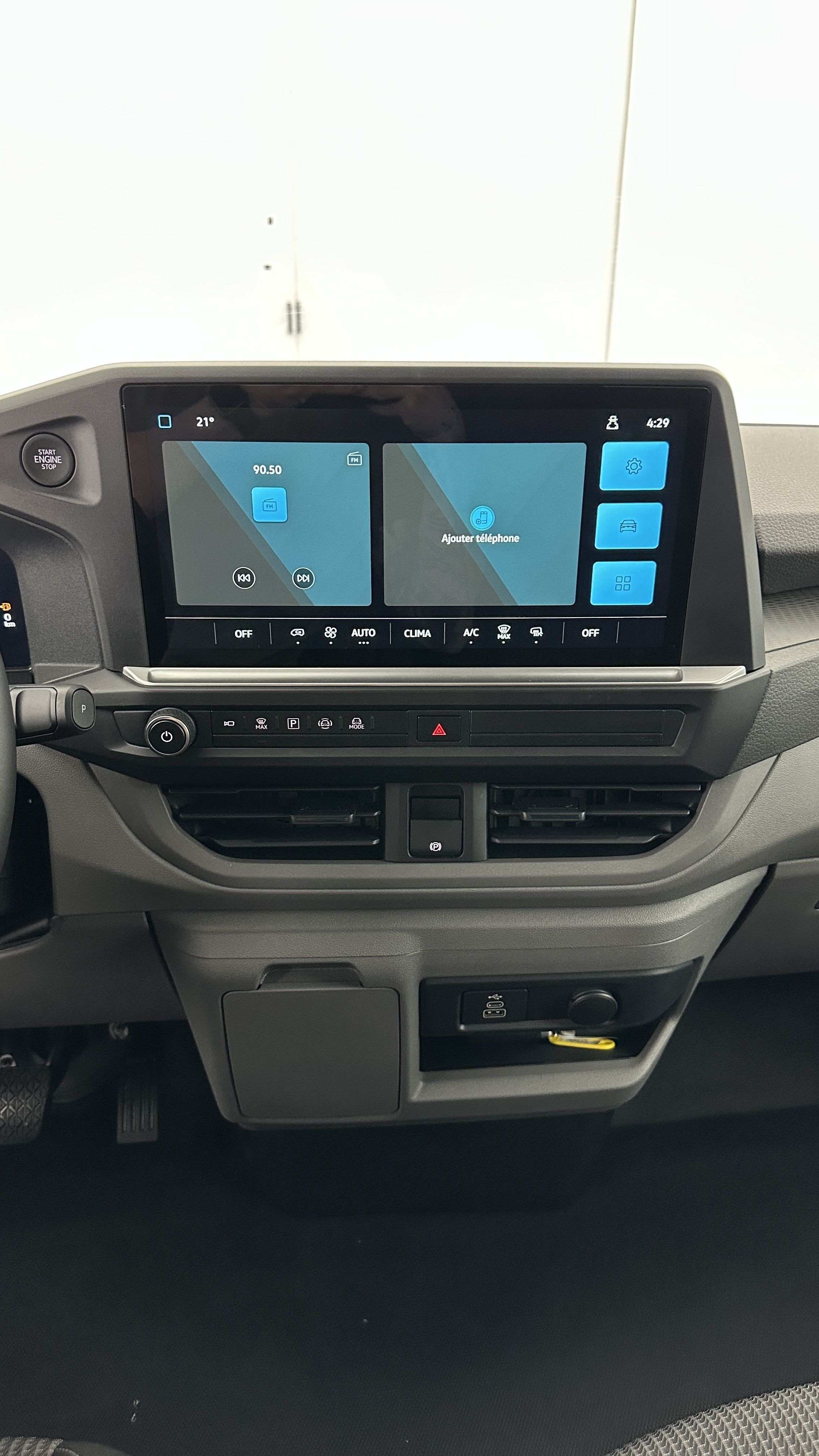 Volkswagen Transporter - Image 13