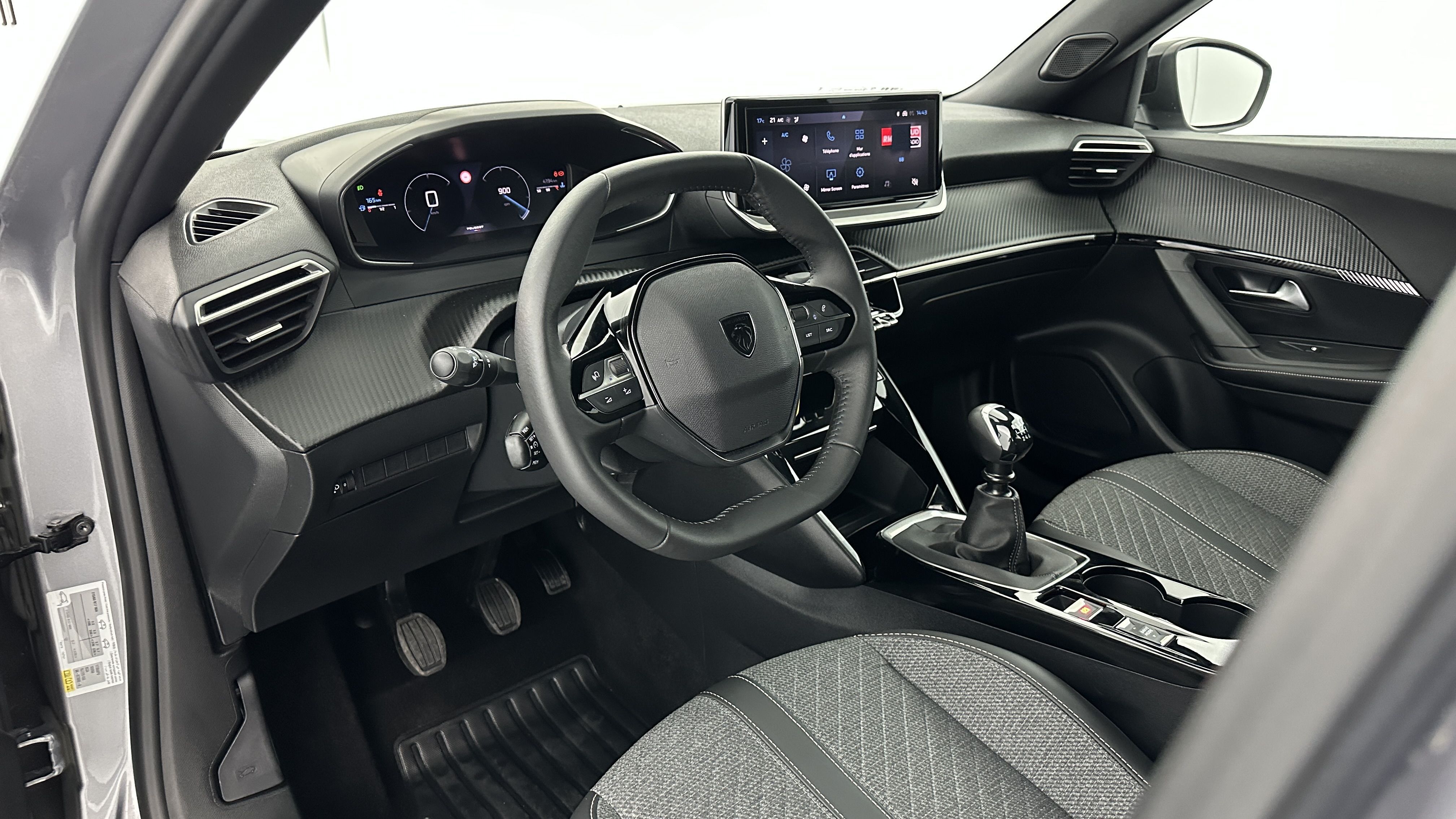 Peugeot 2008 - Image 6