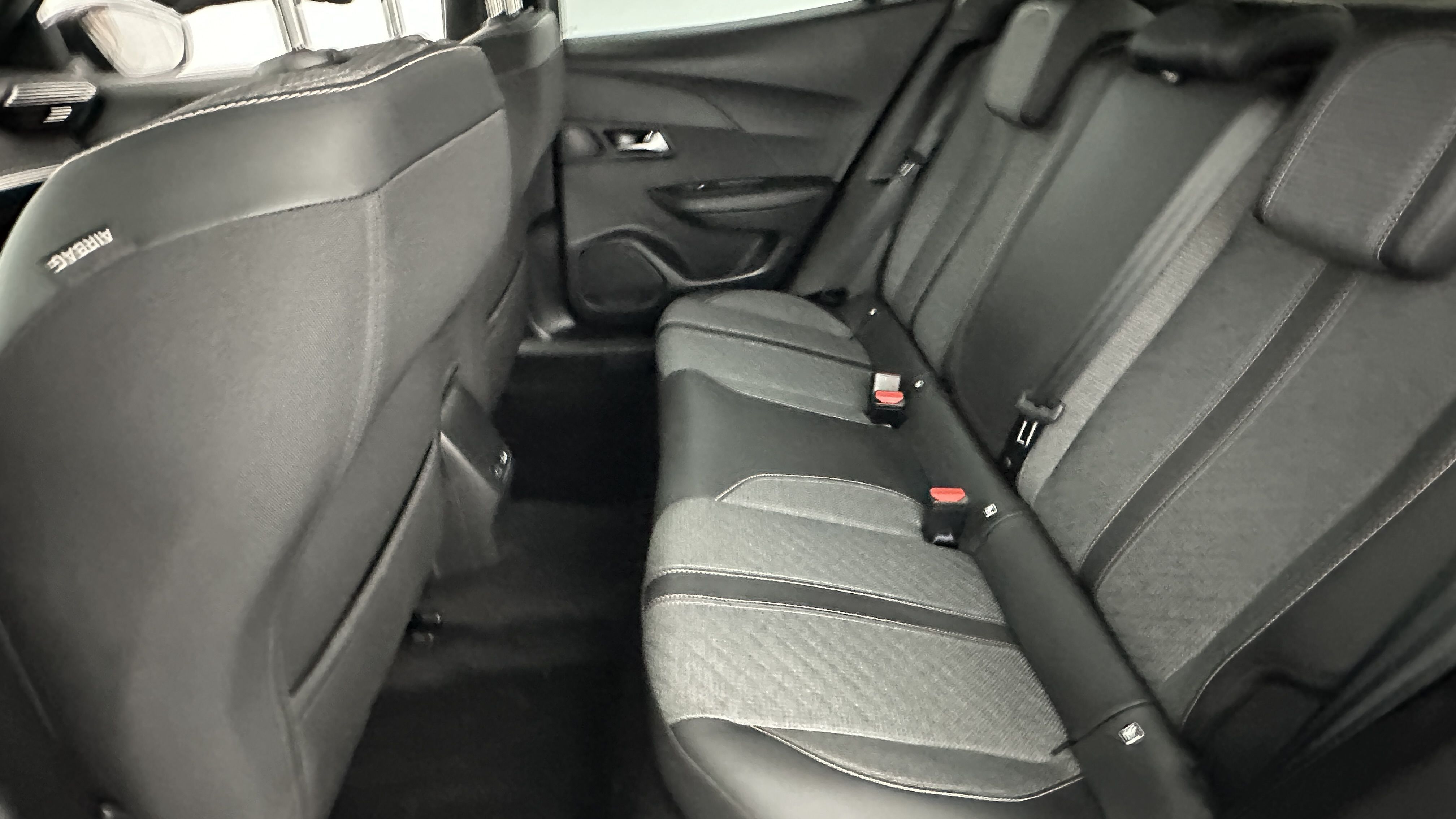 Peugeot 2008 - Image 9