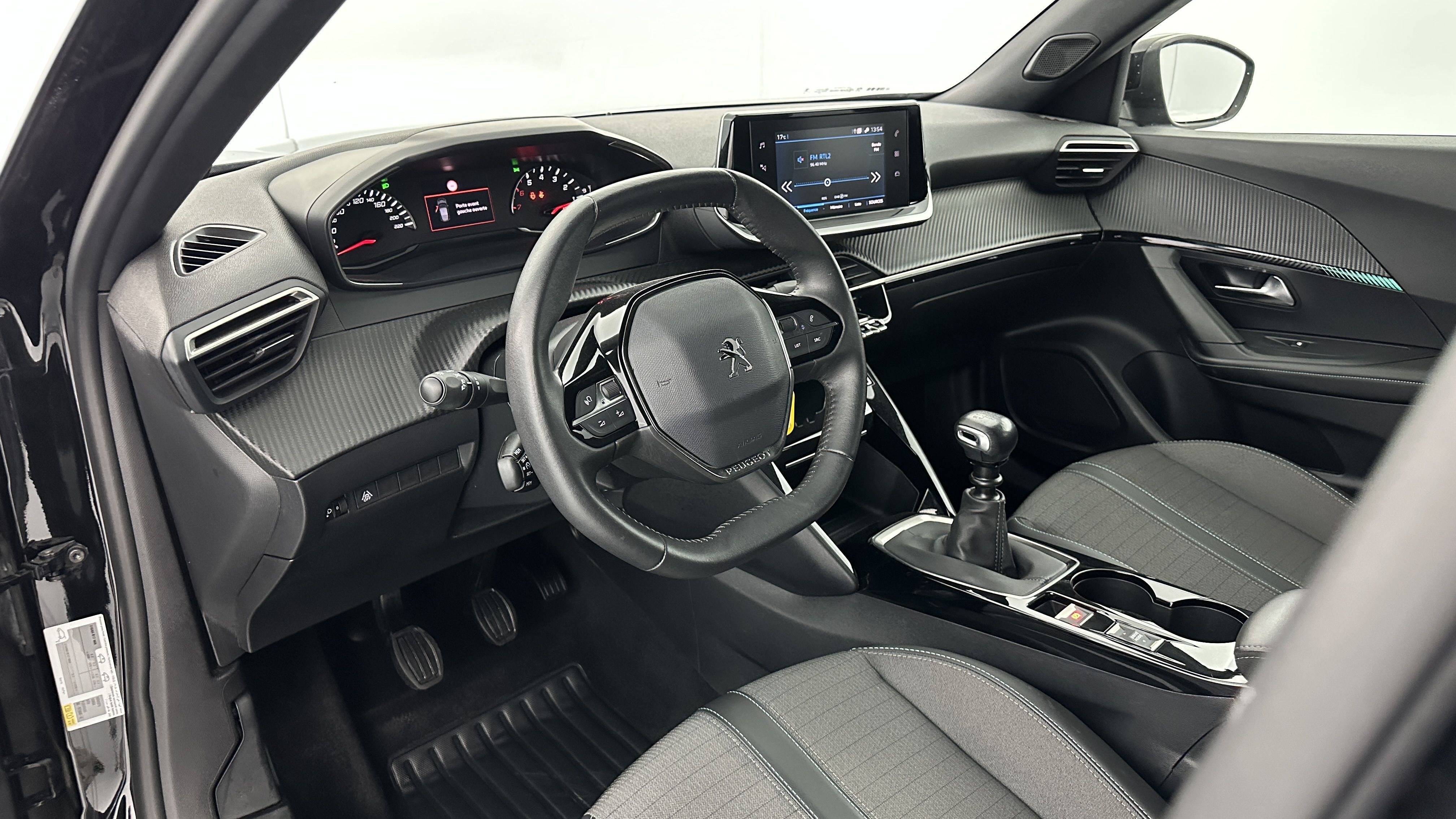 Peugeot 2008 - Image 6