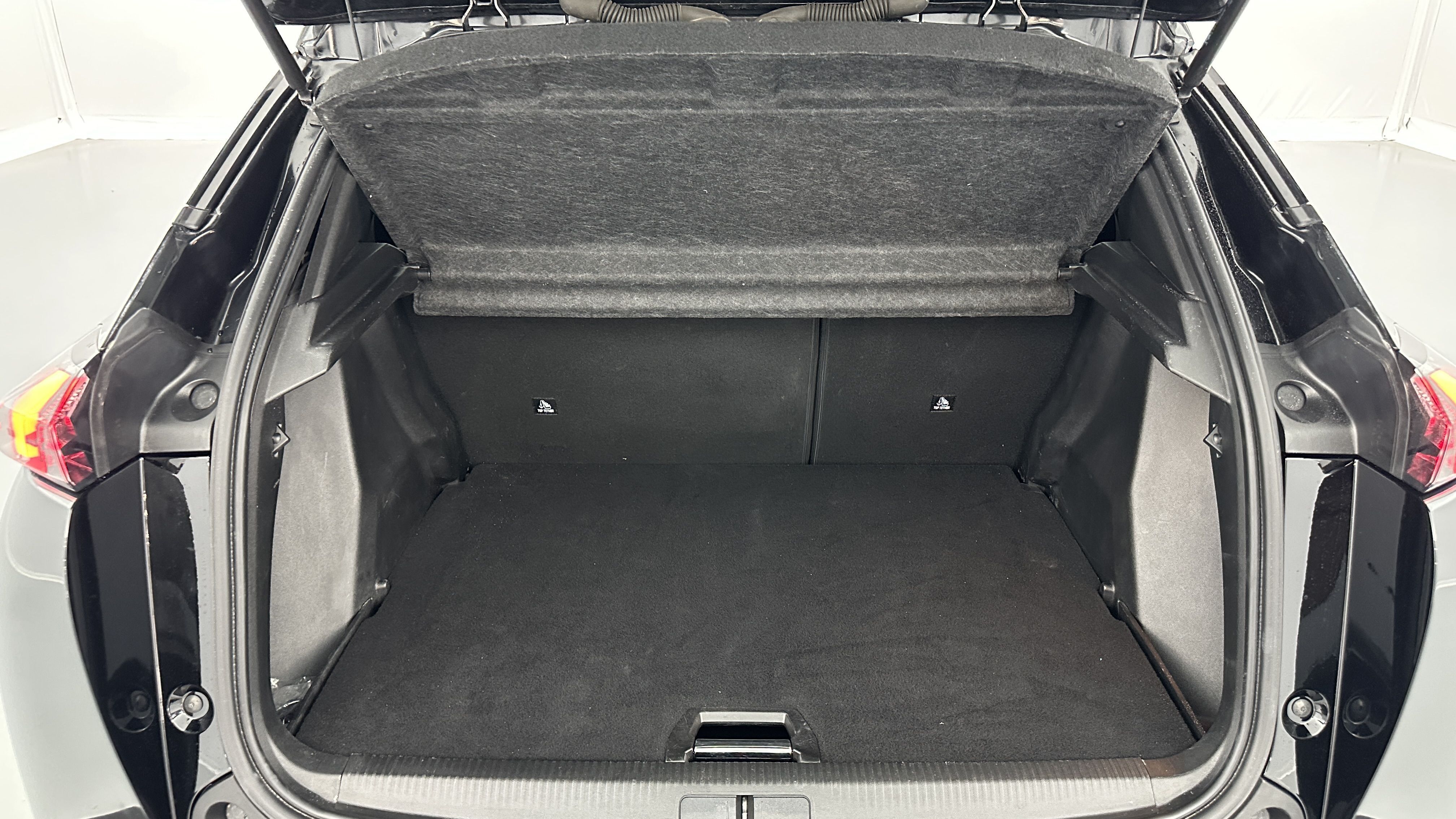 Peugeot 2008 - Image 10