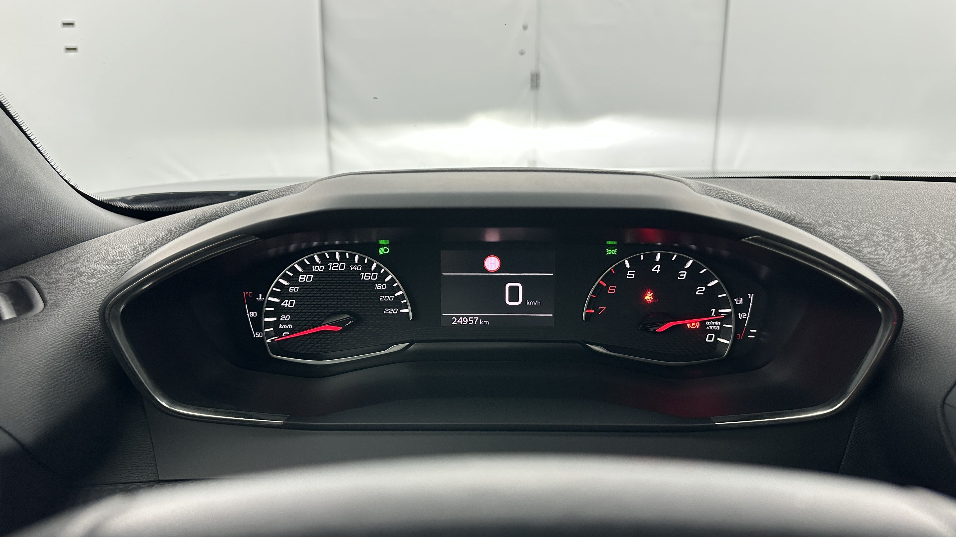 Peugeot 2008 - Image 12