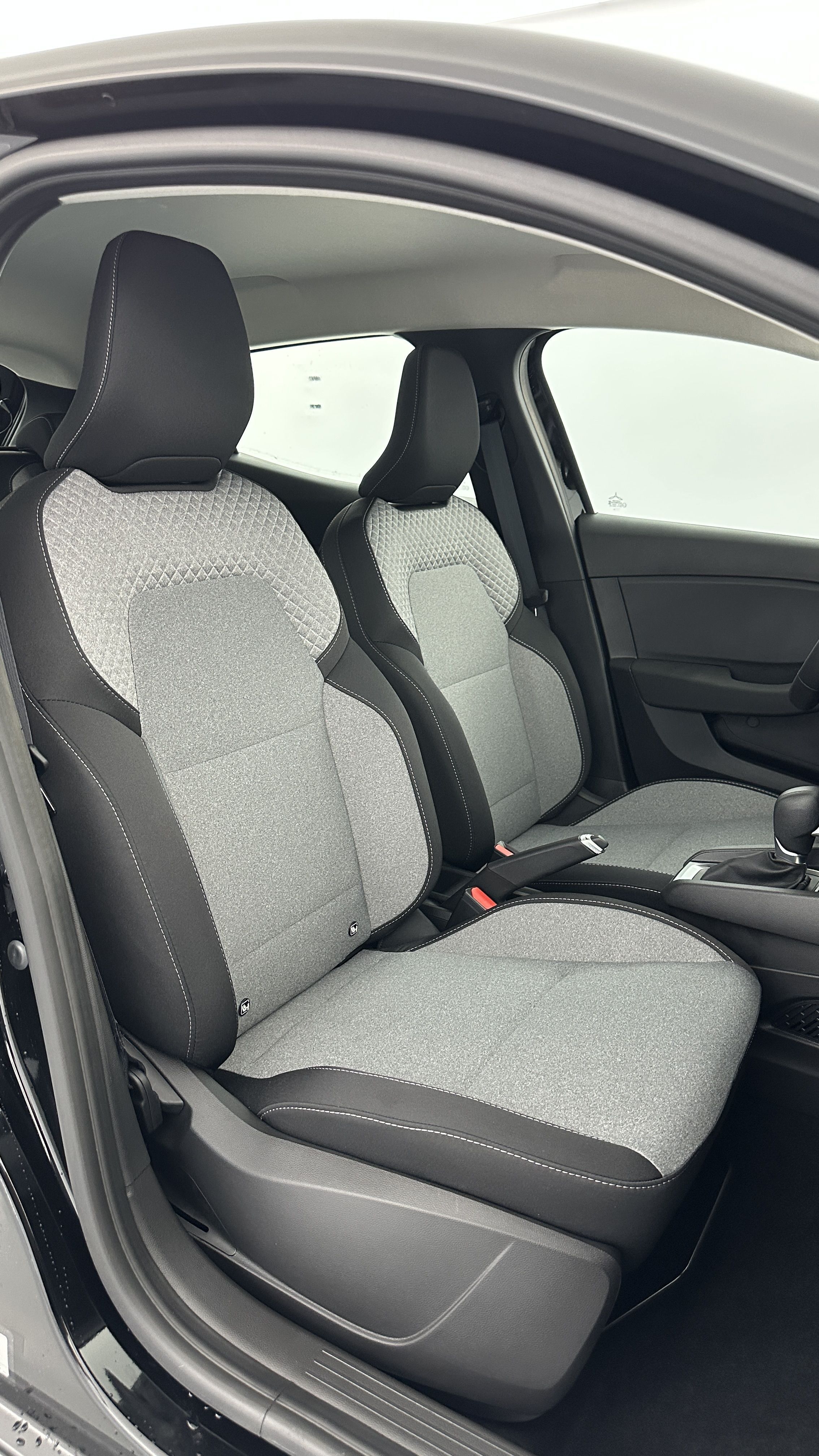 Renault Clio - Image 18