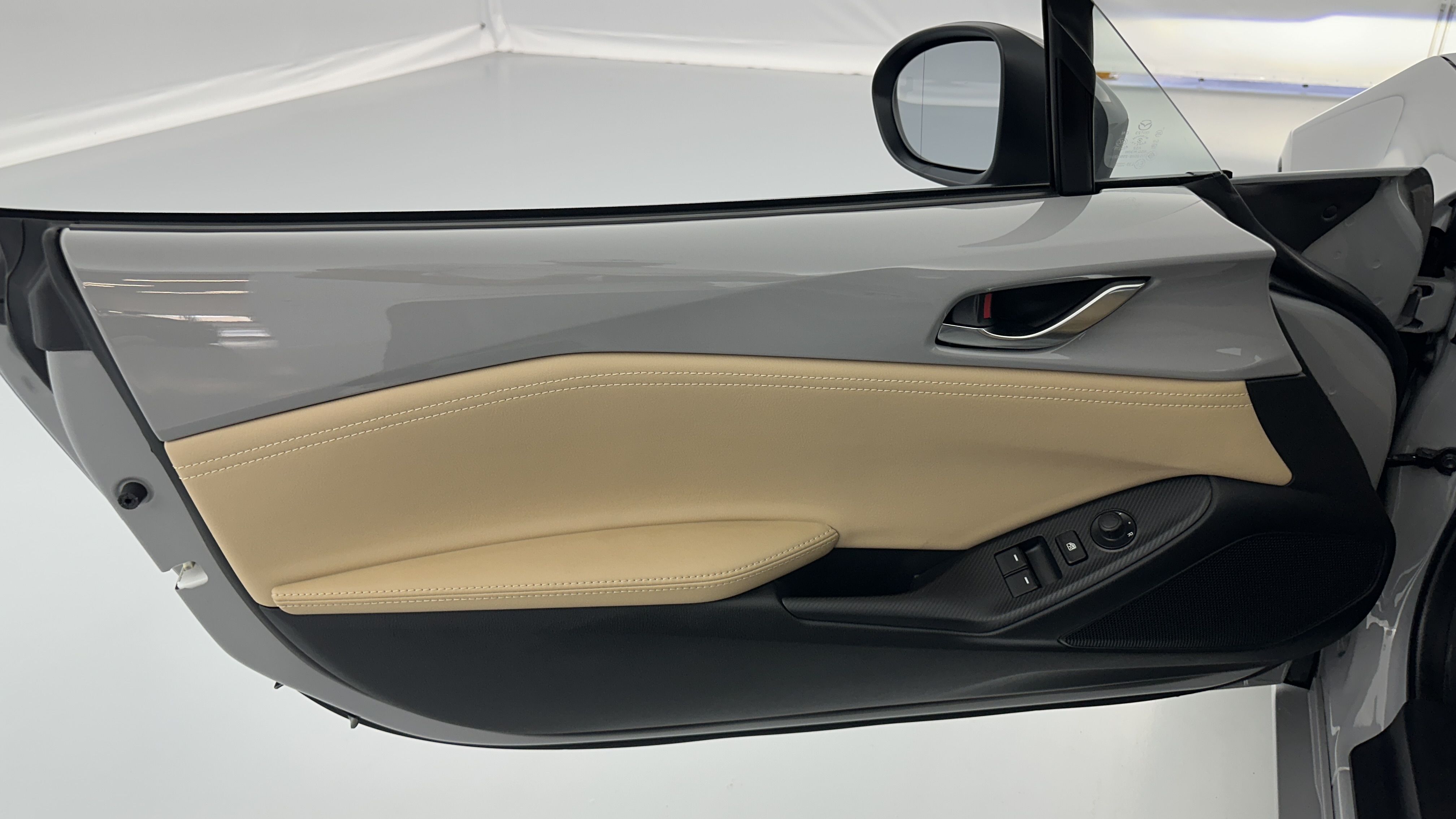 Mazda MX-5 ROADSTER - Image 11