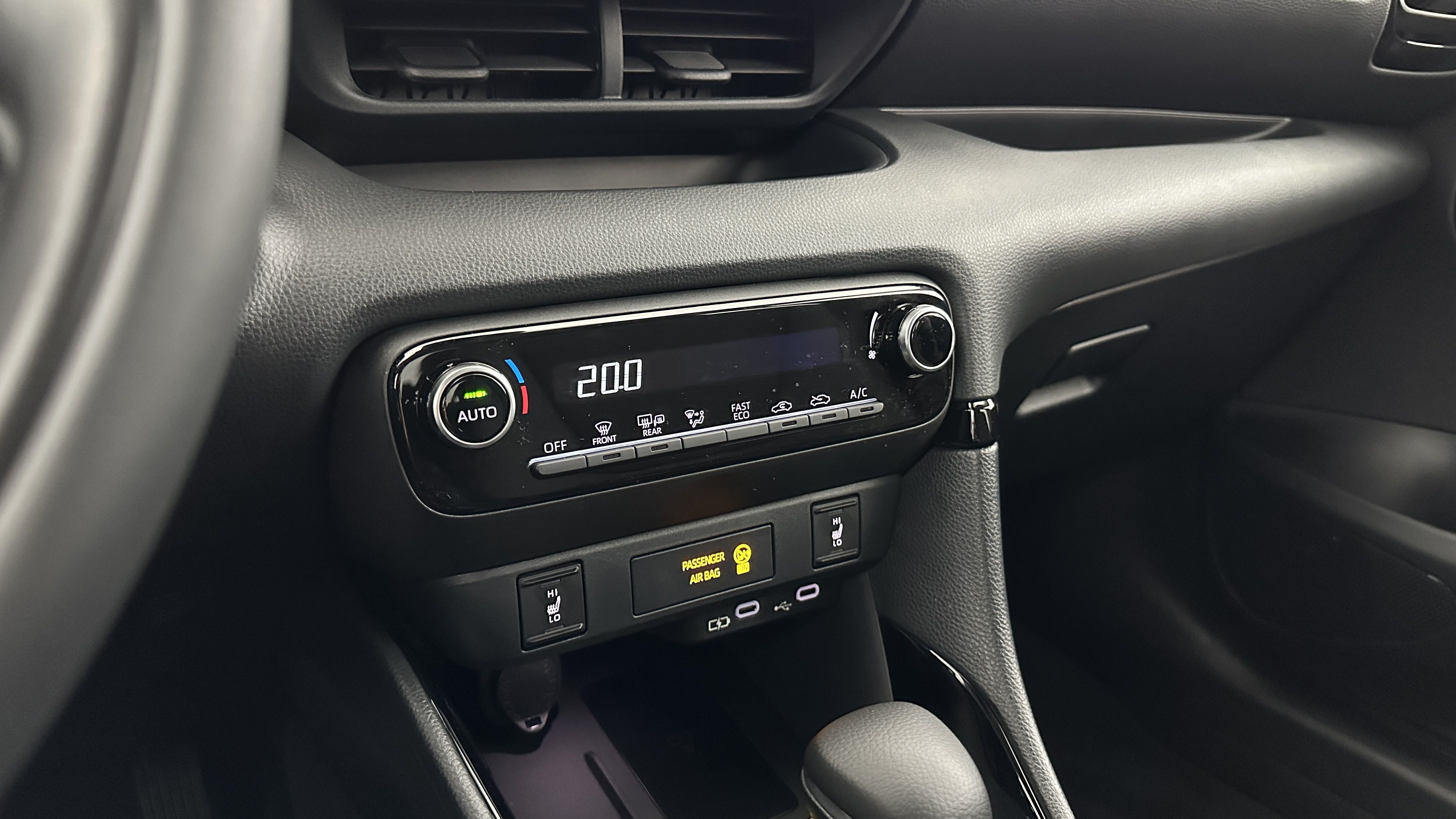 Toyota Yaris - Image 19