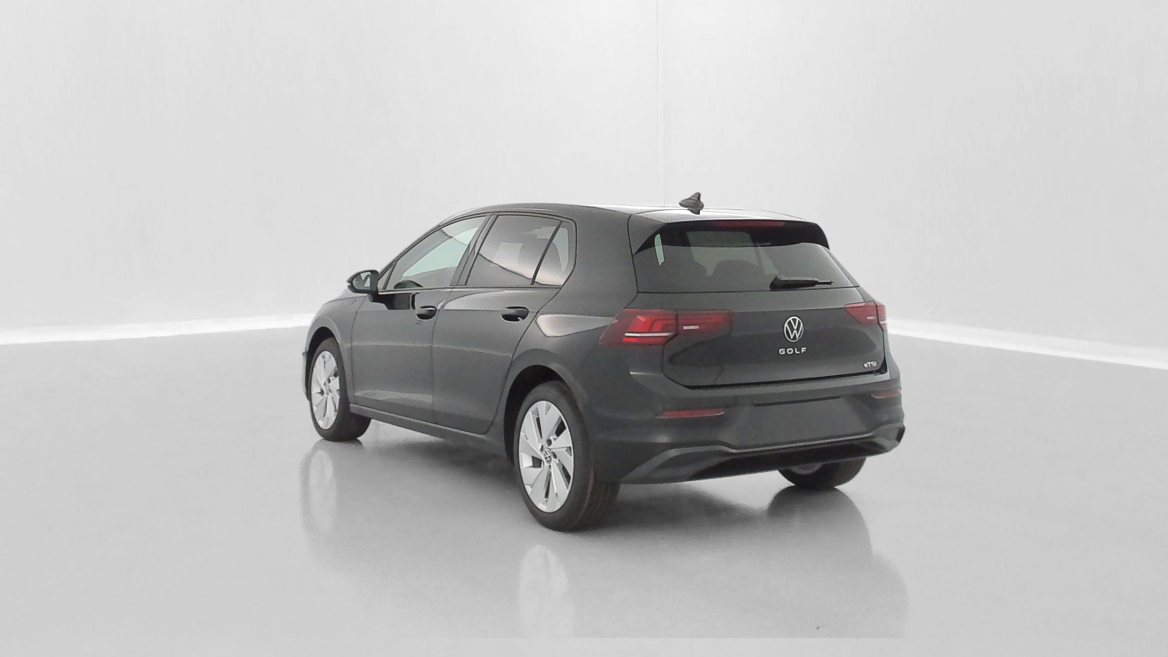 Volkswagen GOLF - Image 5