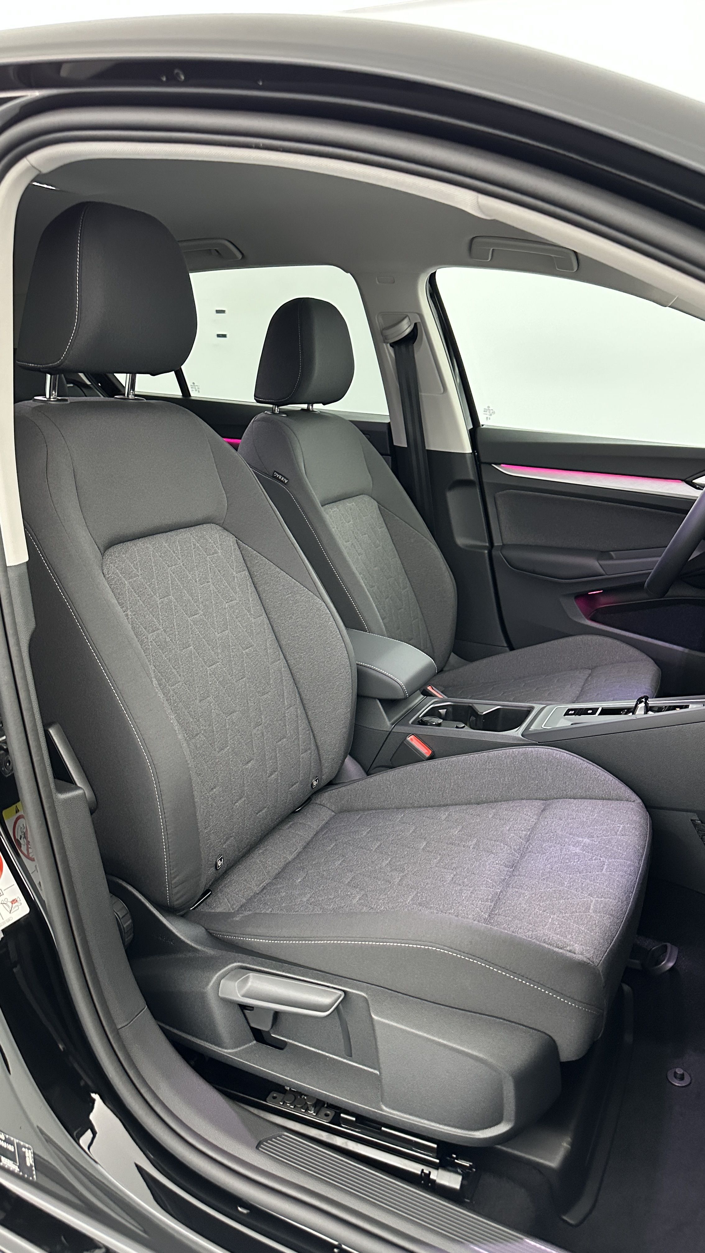 Volkswagen GOLF - Image 18