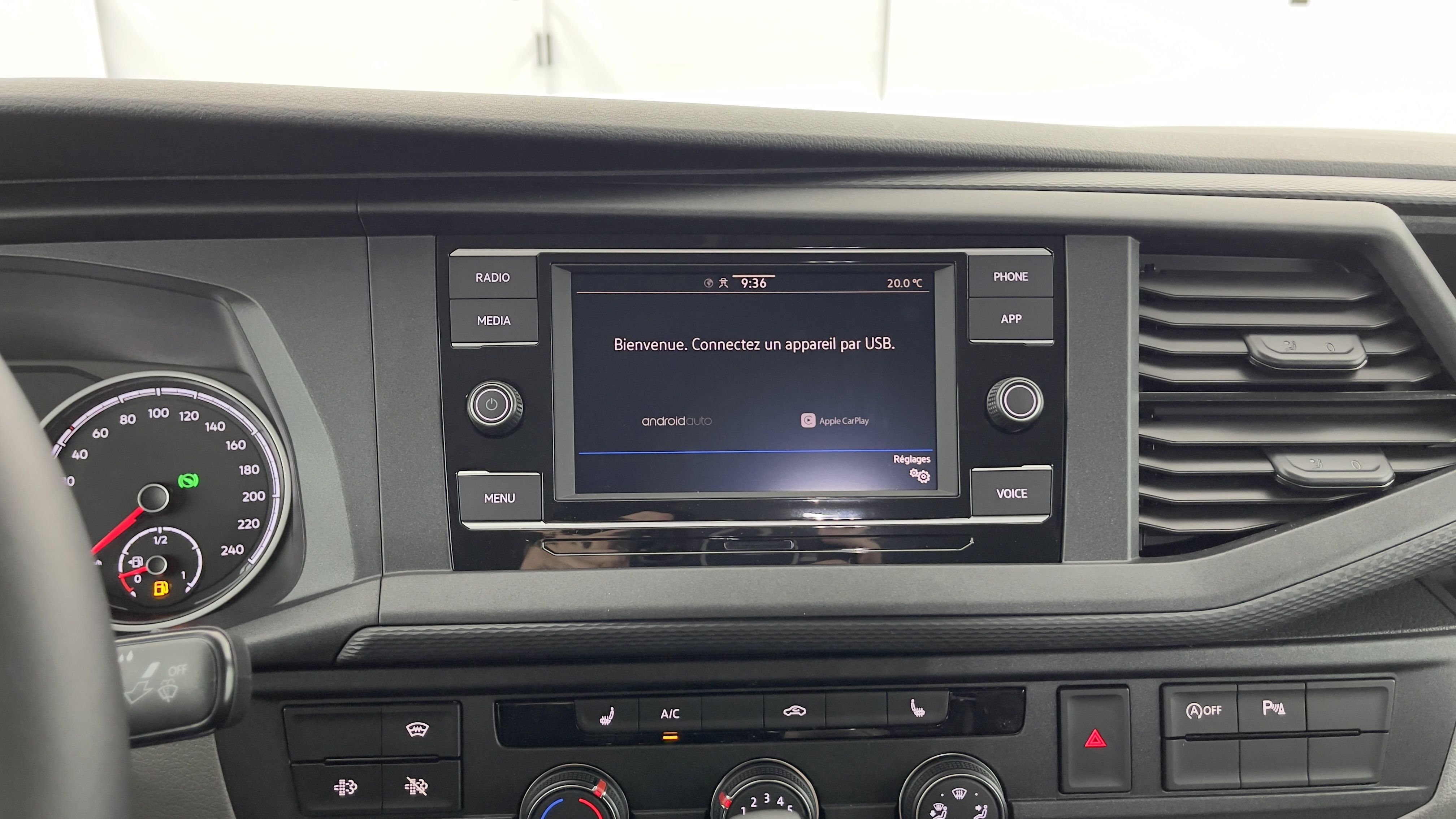 Volkswagen Transporter - Image 17