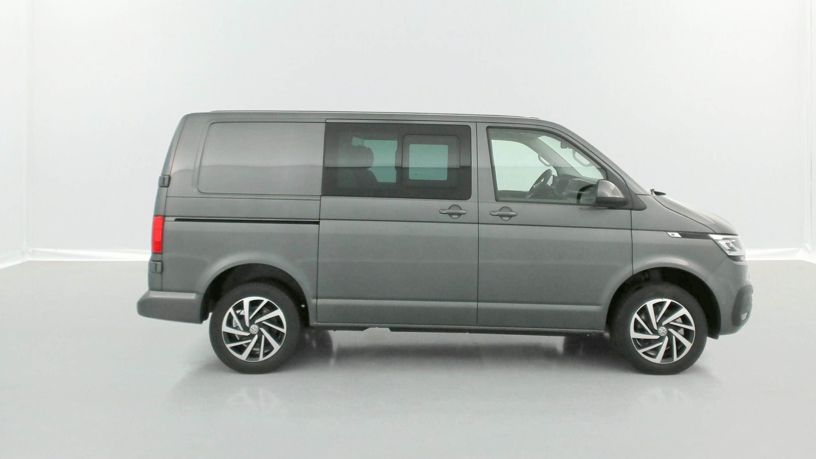 Volkswagen Transporter - Image 22