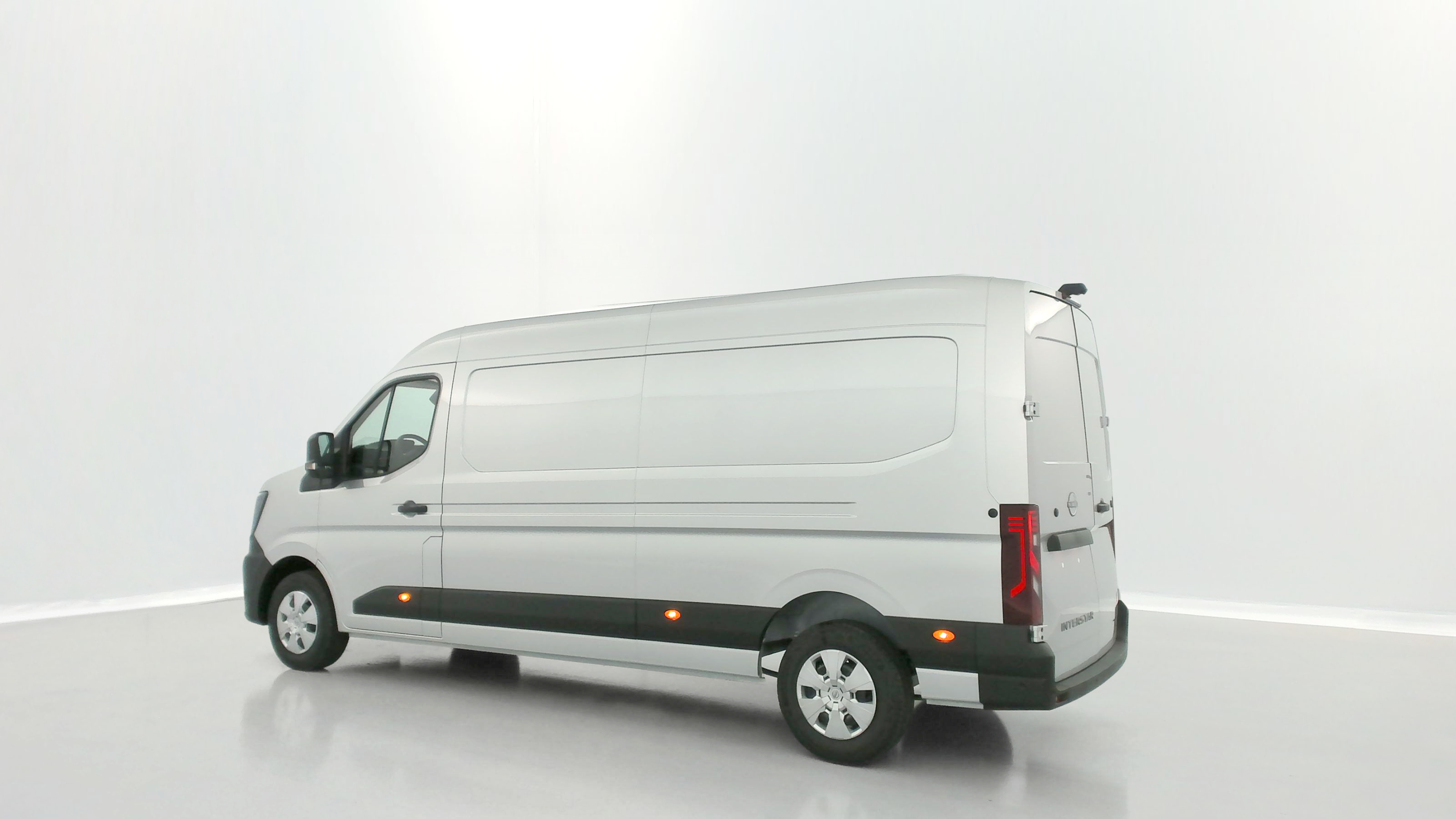 Nissan Interstar Fourgon - Image 22