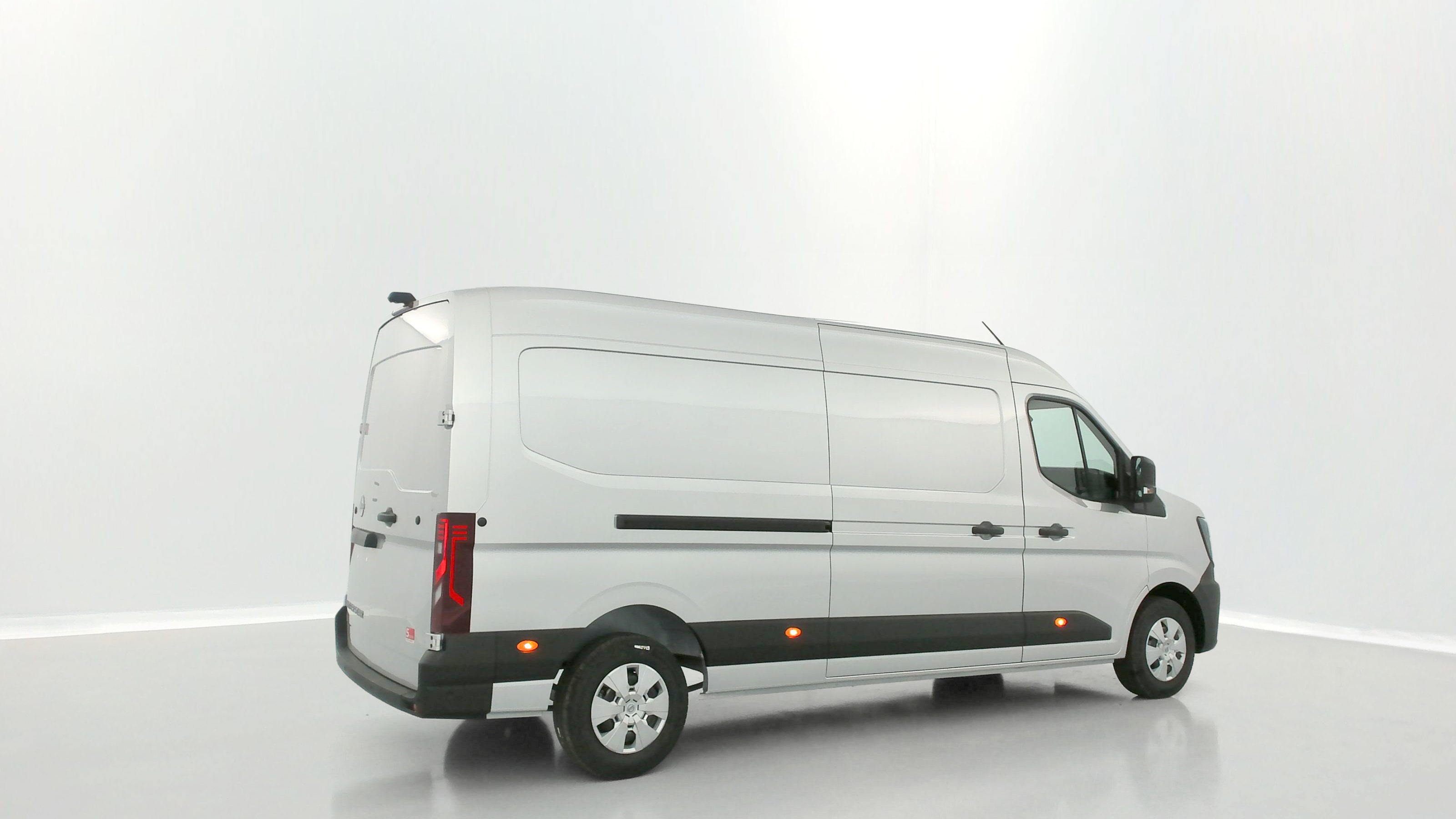 Nissan Interstar Fourgon - Image 23