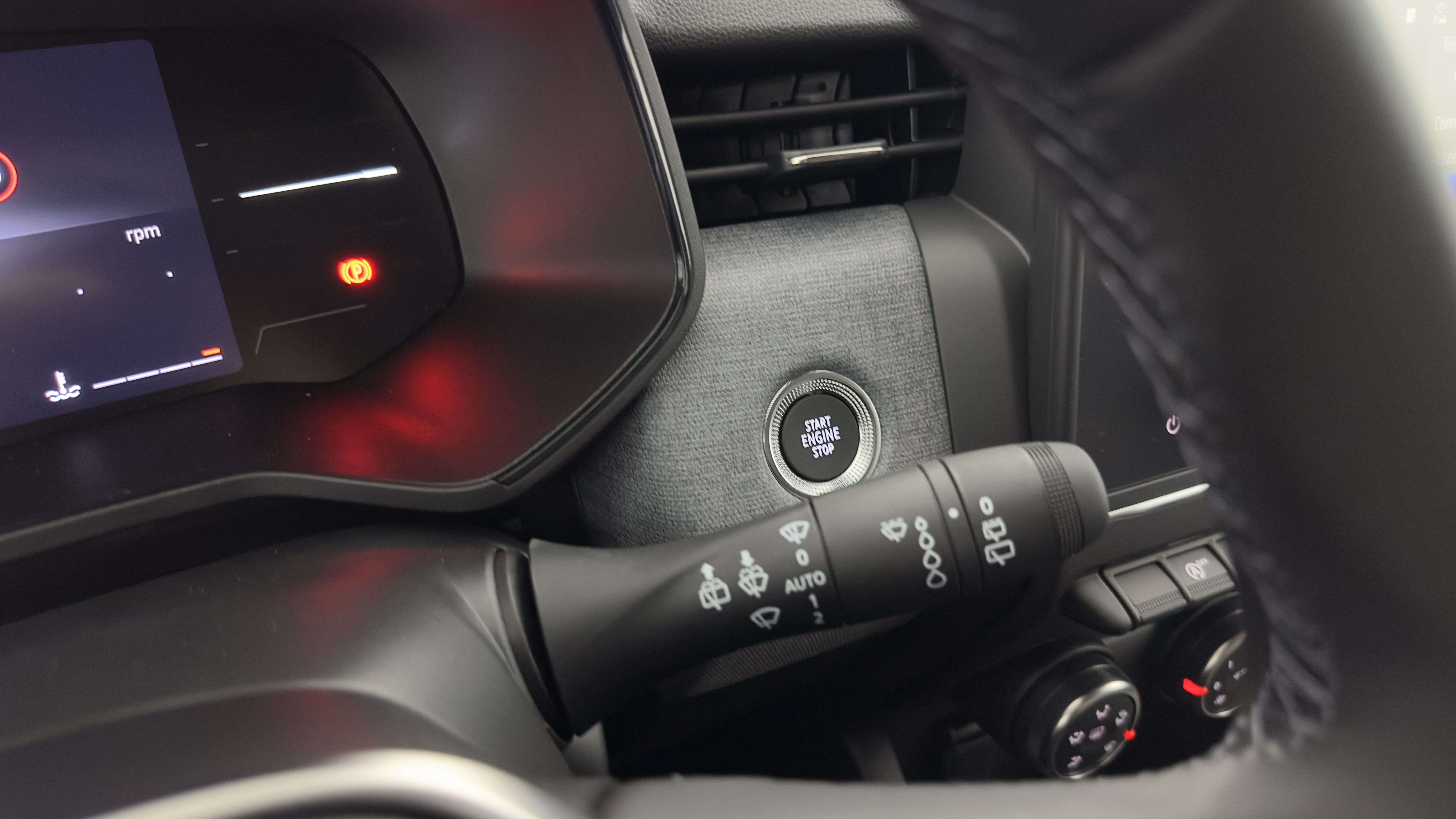 Renault Clio - Image 16