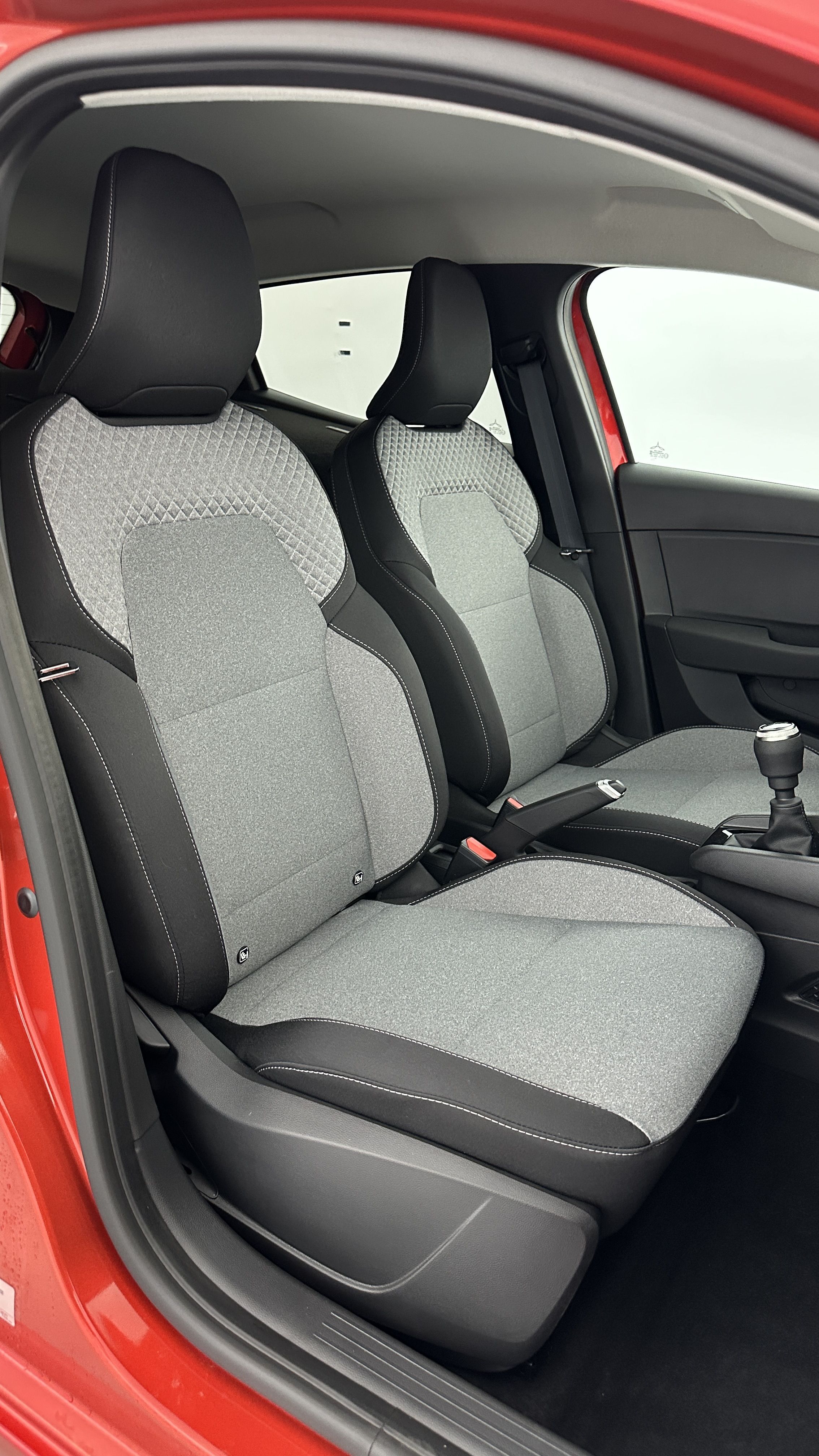 Renault Clio - Image 17