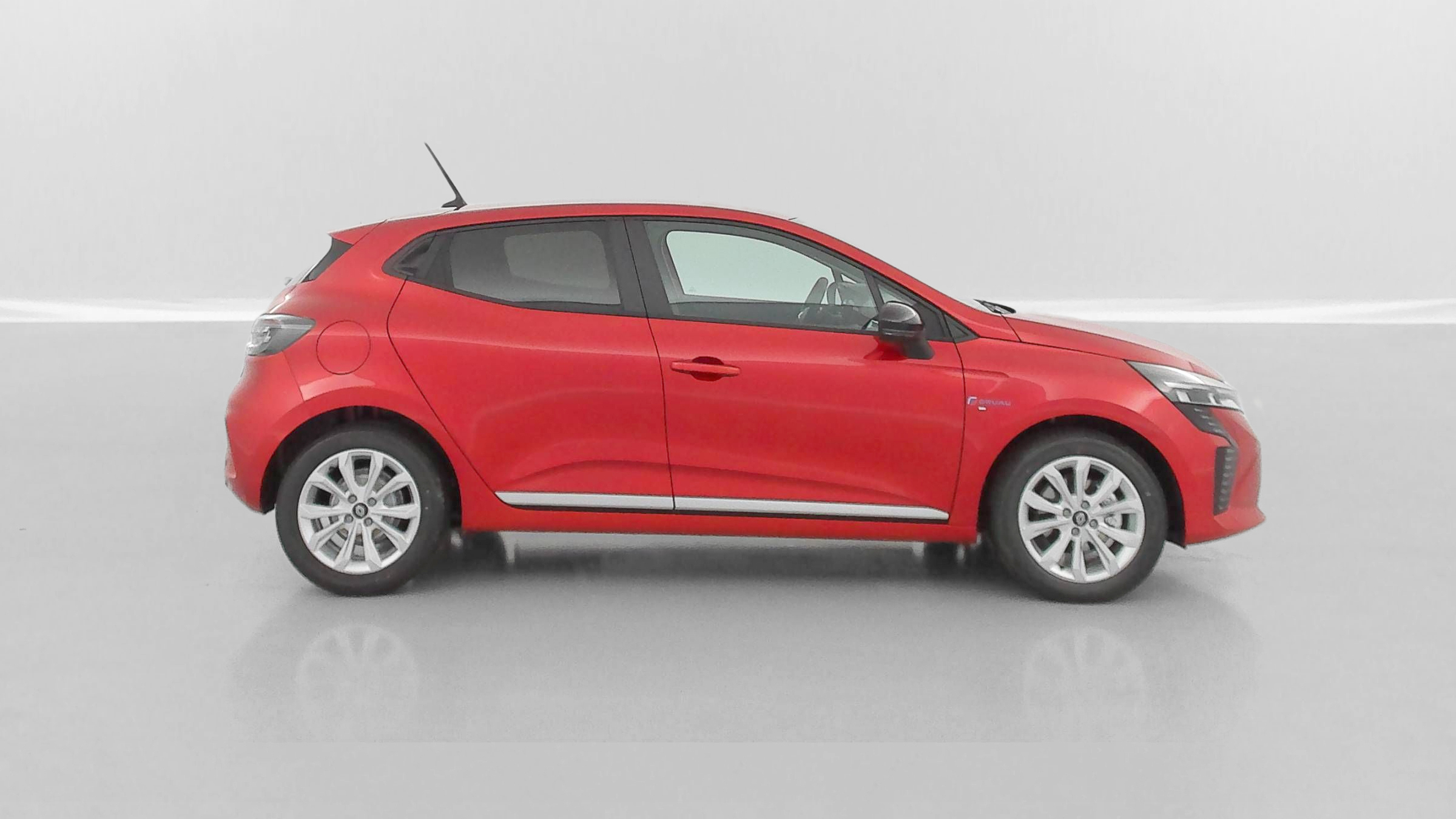 Renault Clio - Image 21