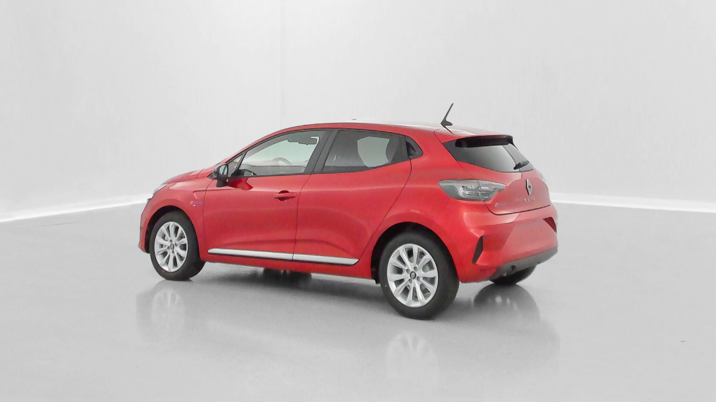 Renault Clio - Image 23