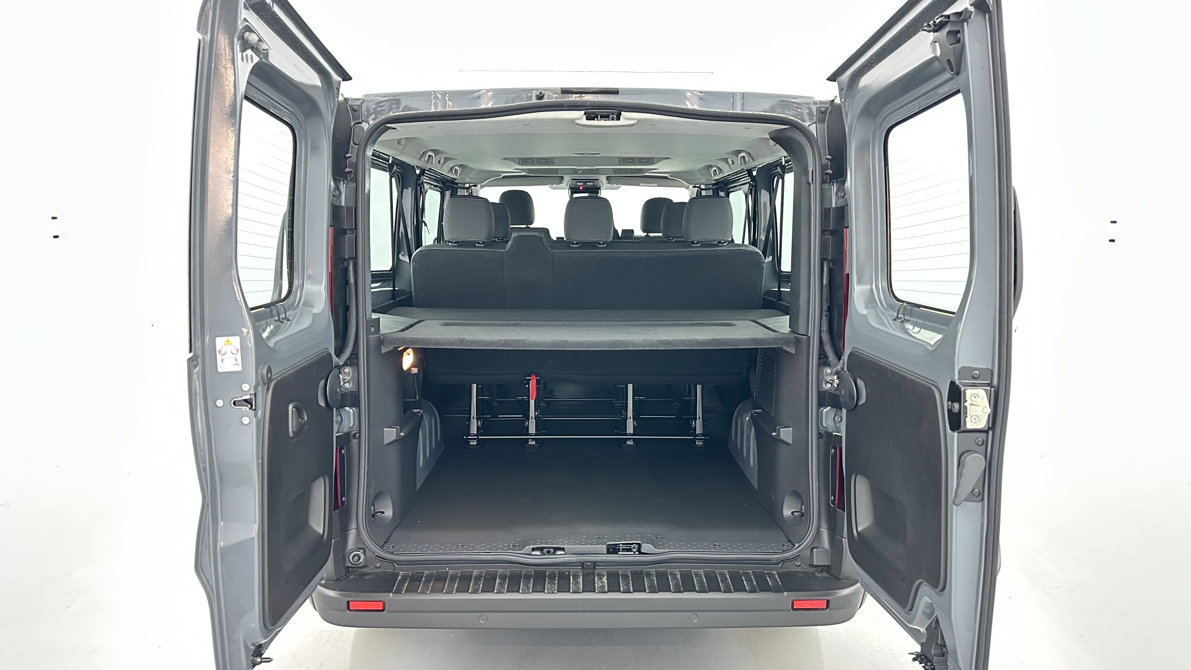 Nissan PRIMASTAR COMBI - Image 9