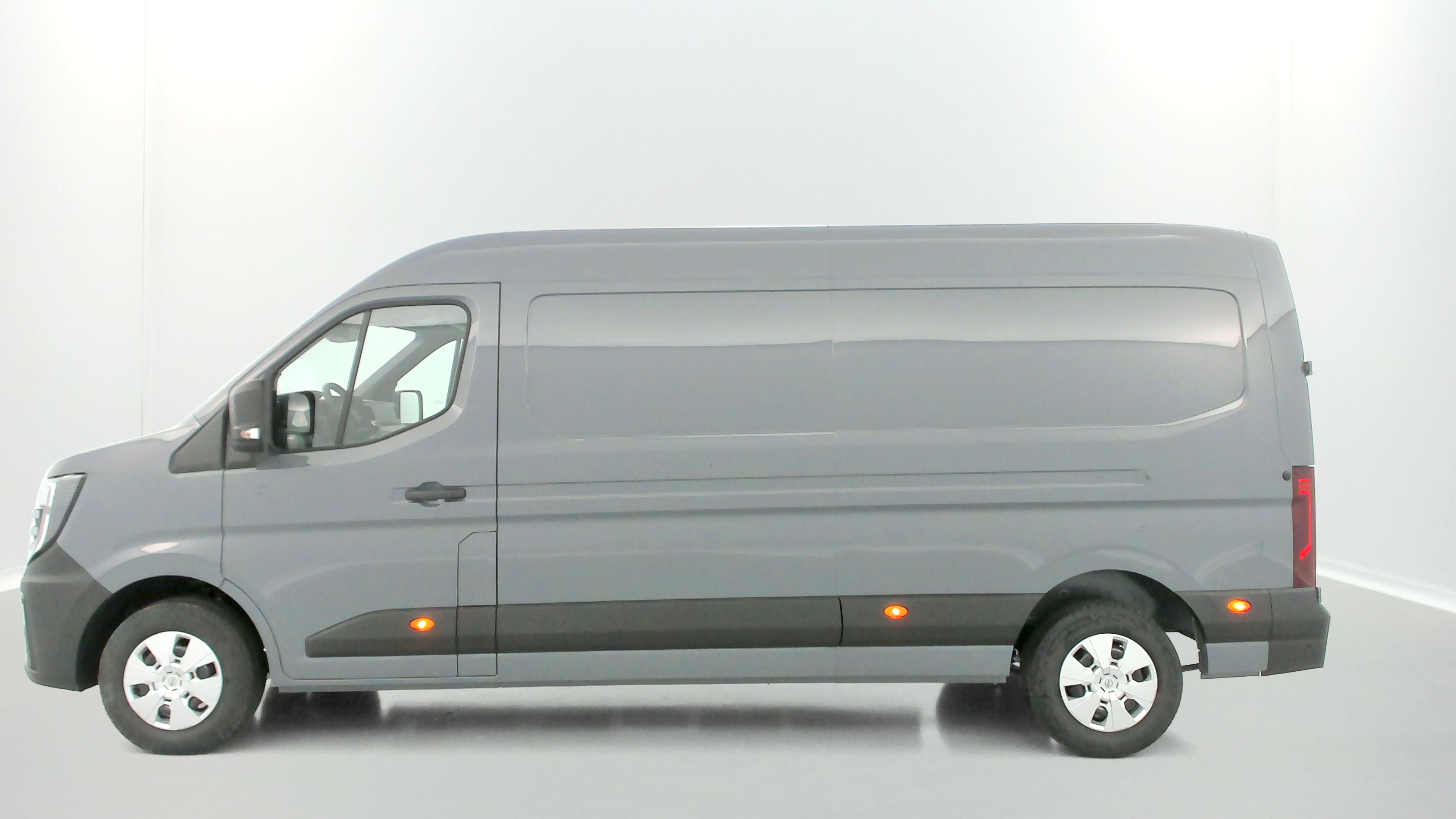 Nissan Interstar Fourgon - Image 4