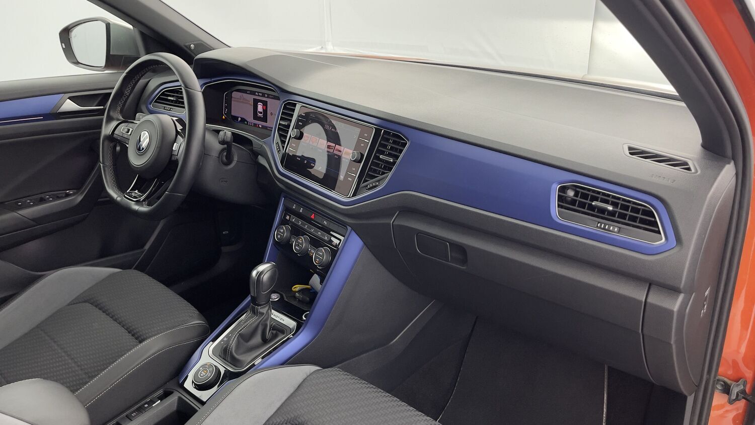 Volkswagen T-Roc - Image 8