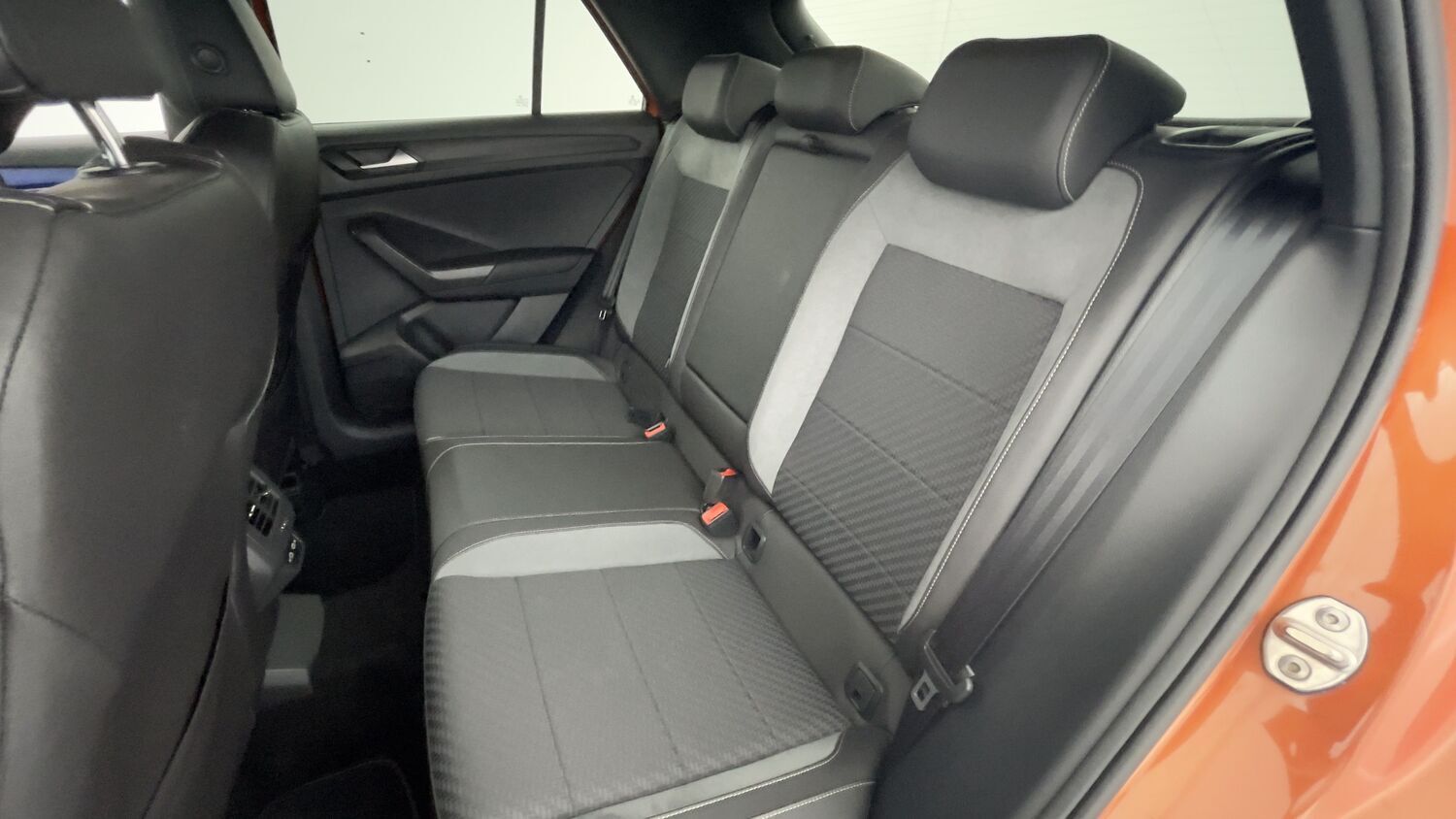 Volkswagen T-Roc - Image 9
