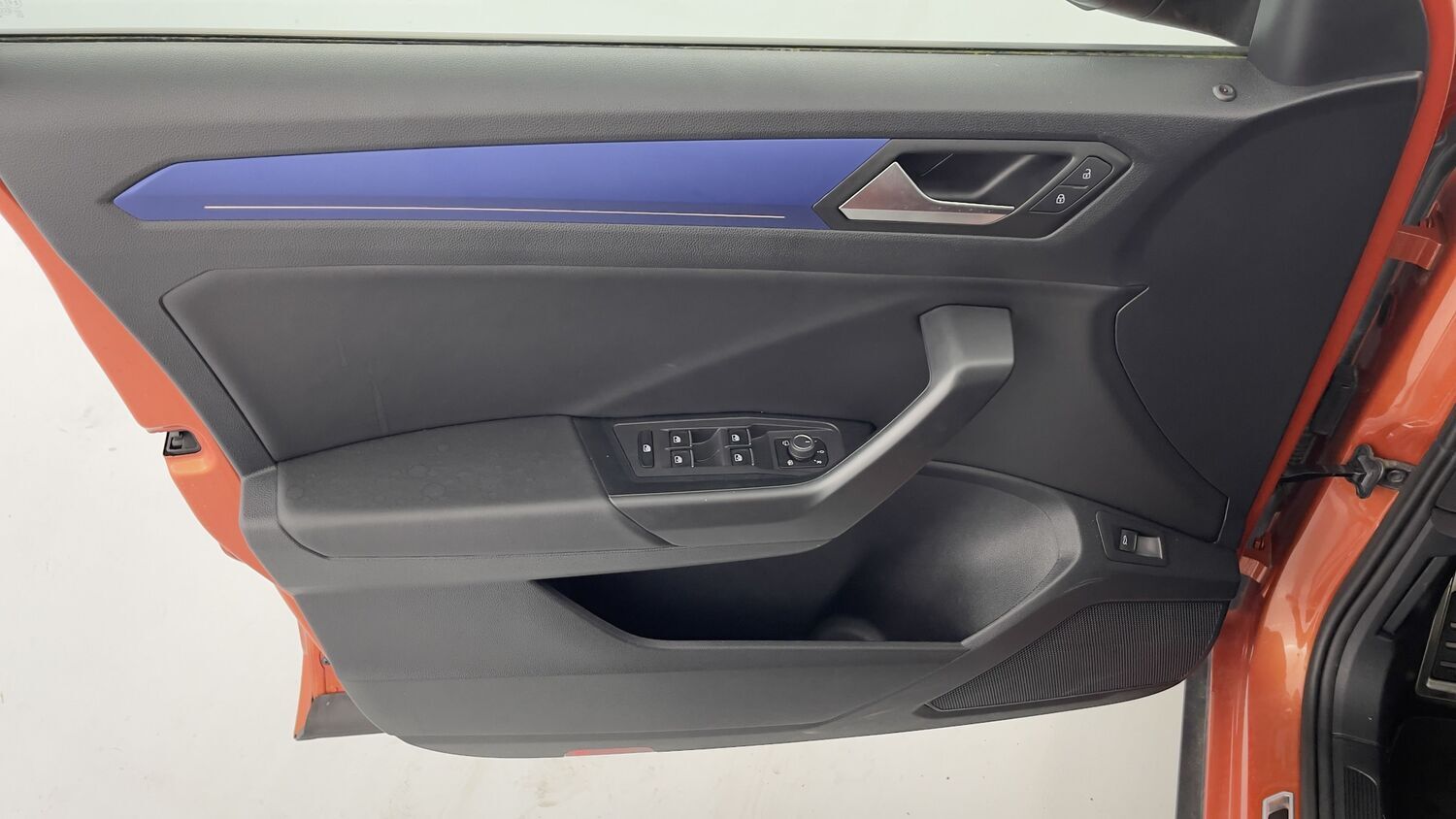 Volkswagen T-Roc - Image 12