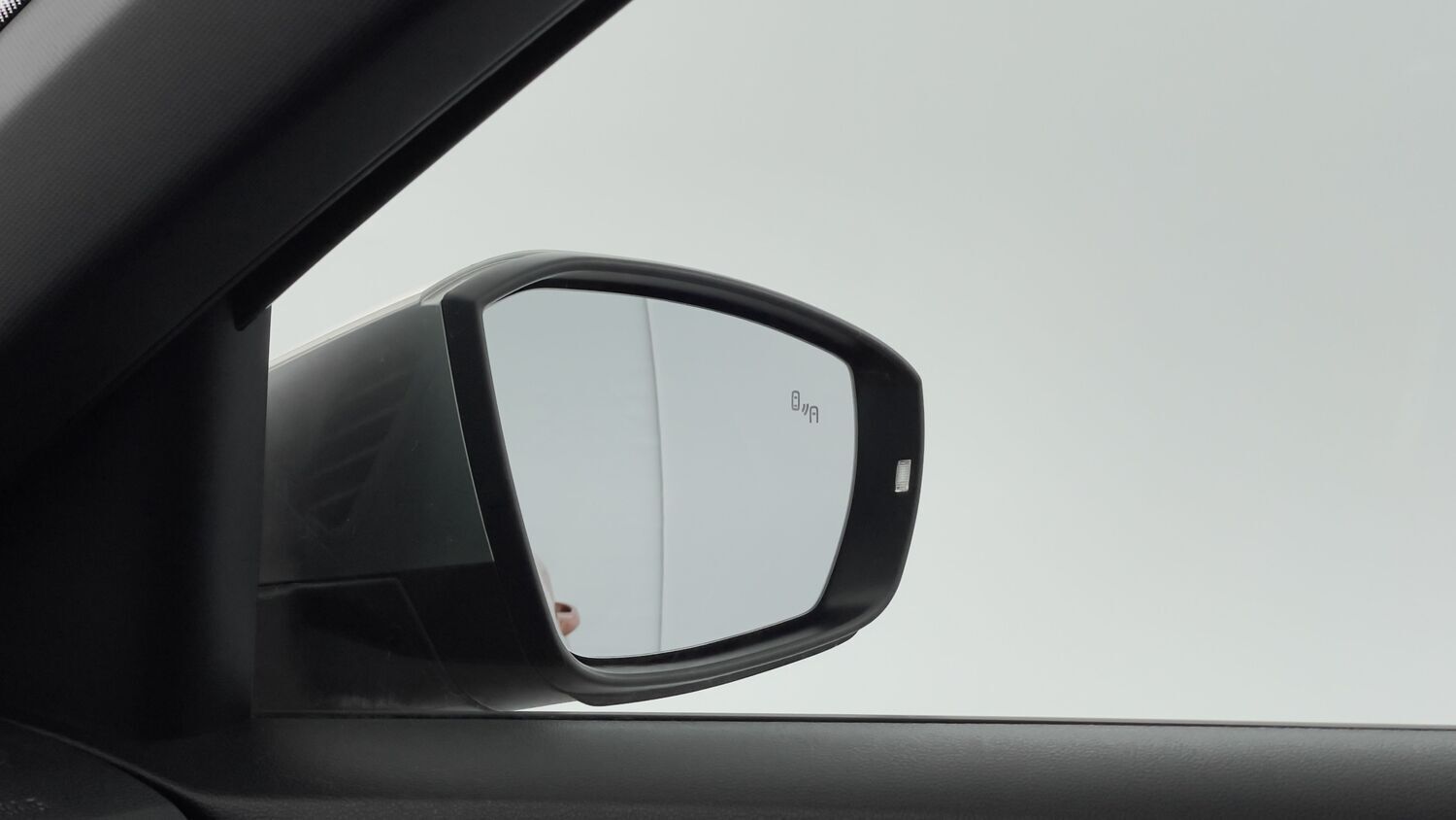 Volkswagen T-Roc - Image 21