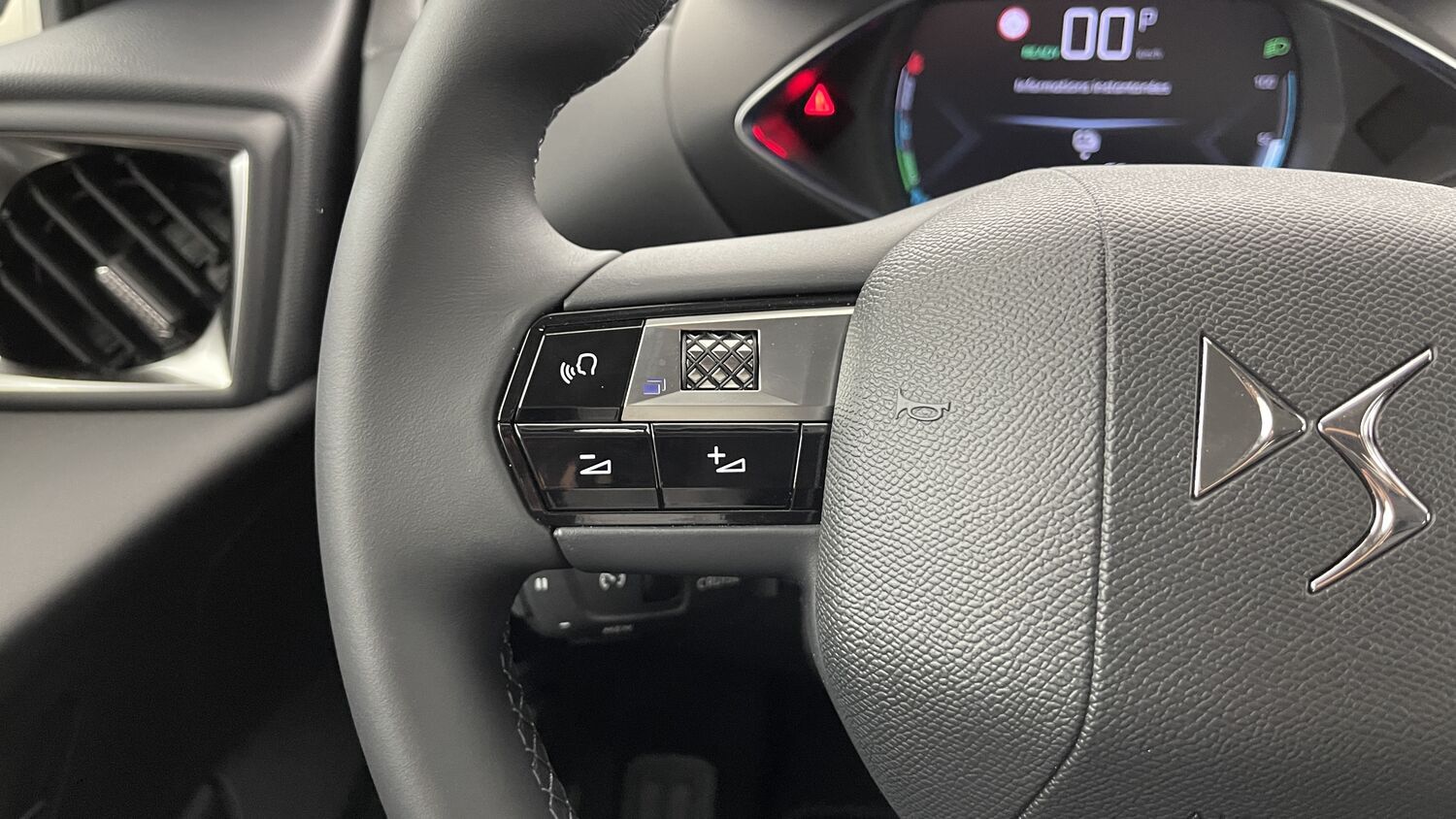 DS DS3 Crossback - Image 15