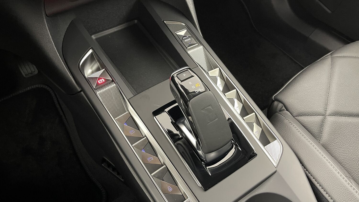 DS DS3 Crossback - Image 19