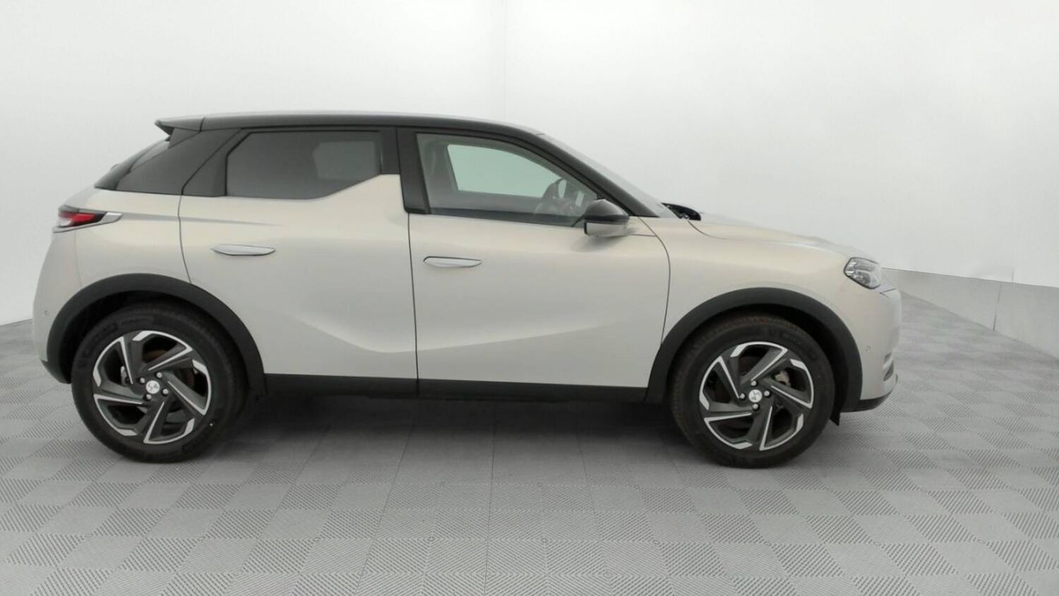 DS DS3 Crossback - Image 34